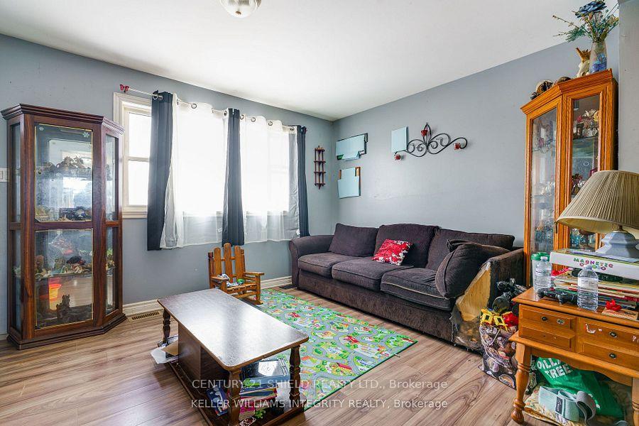 Photo 8 of 1204-1206 Caswell Crescent, Cornwall — HOMEH