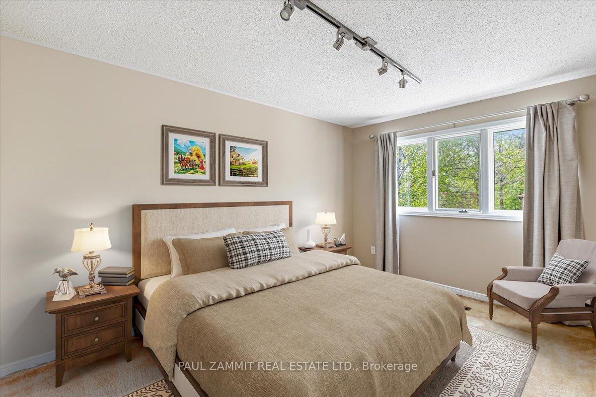 Photo 16 of 27 Prince Edward Boulevard, Markham, Thornlea — HOMEH
