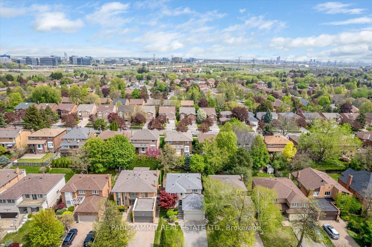 Photo 11 of 27 Prince Edward Boulevard, Markham, Thornlea — HOMEH