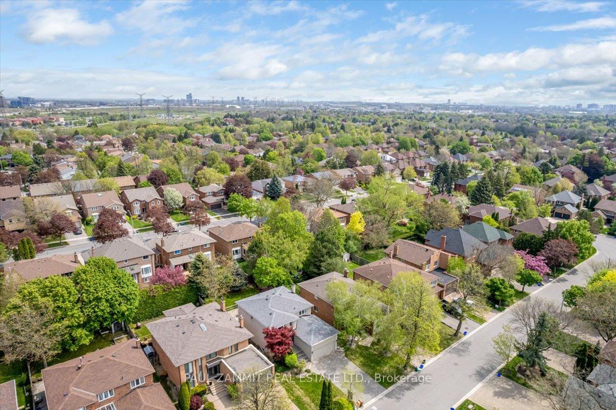 Photo 20 of 27 Prince Edward Boulevard, Markham, Thornlea — HOMEH
