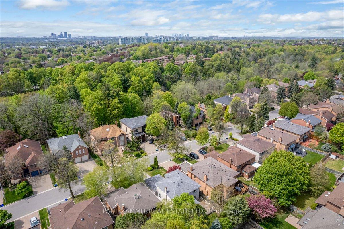Photo 15 of 27 Prince Edward Boulevard, Markham, Thornlea — HOMEH