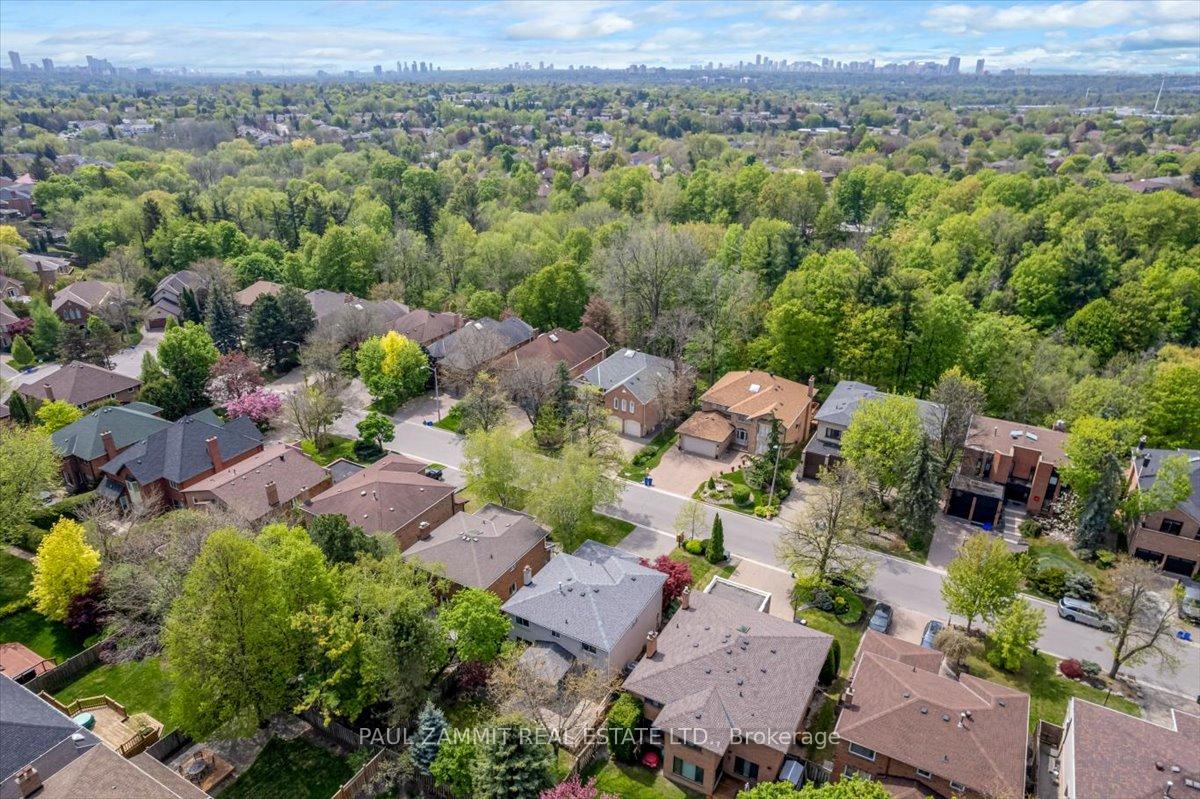Photo 18 of 27 Prince Edward Boulevard, Markham, Thornlea — HOMEH