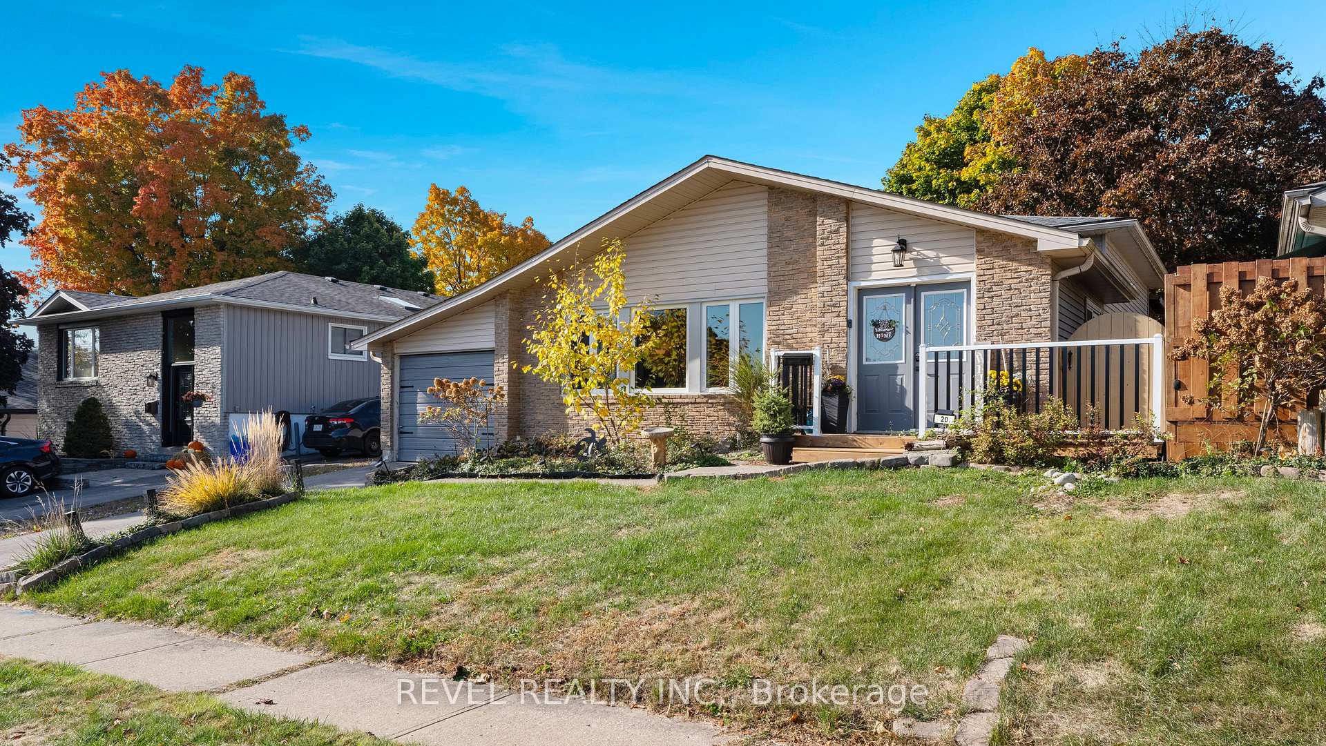 Photo 9 of 20 Columbine Crescent, Brant, Paris — HOMEH