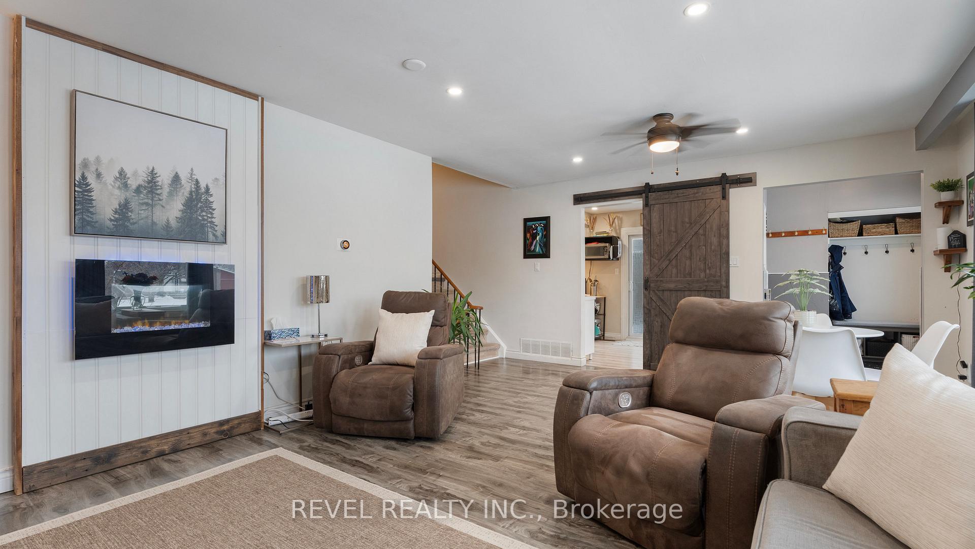 Photo 4 of 20 Columbine Crescent, Brant, Paris — HOMEH