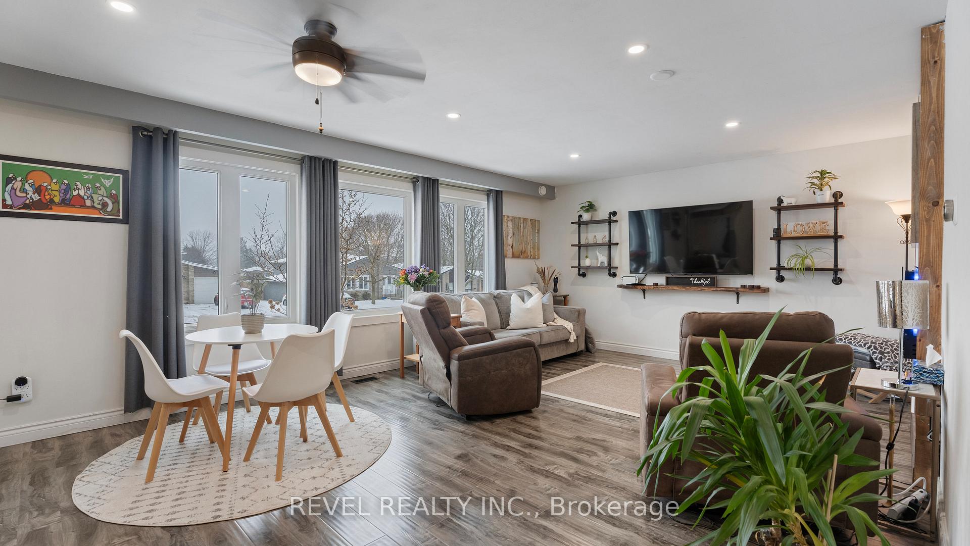 Photo 13 of 20 Columbine Crescent, Brant, Paris — HOMEH