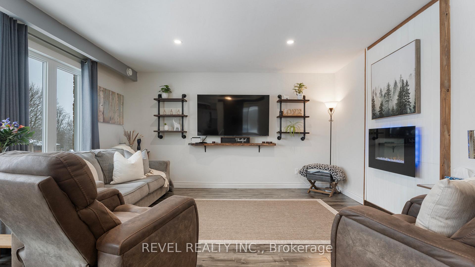 Photo 17 of 20 Columbine Crescent, Brant, Paris — HOMEH