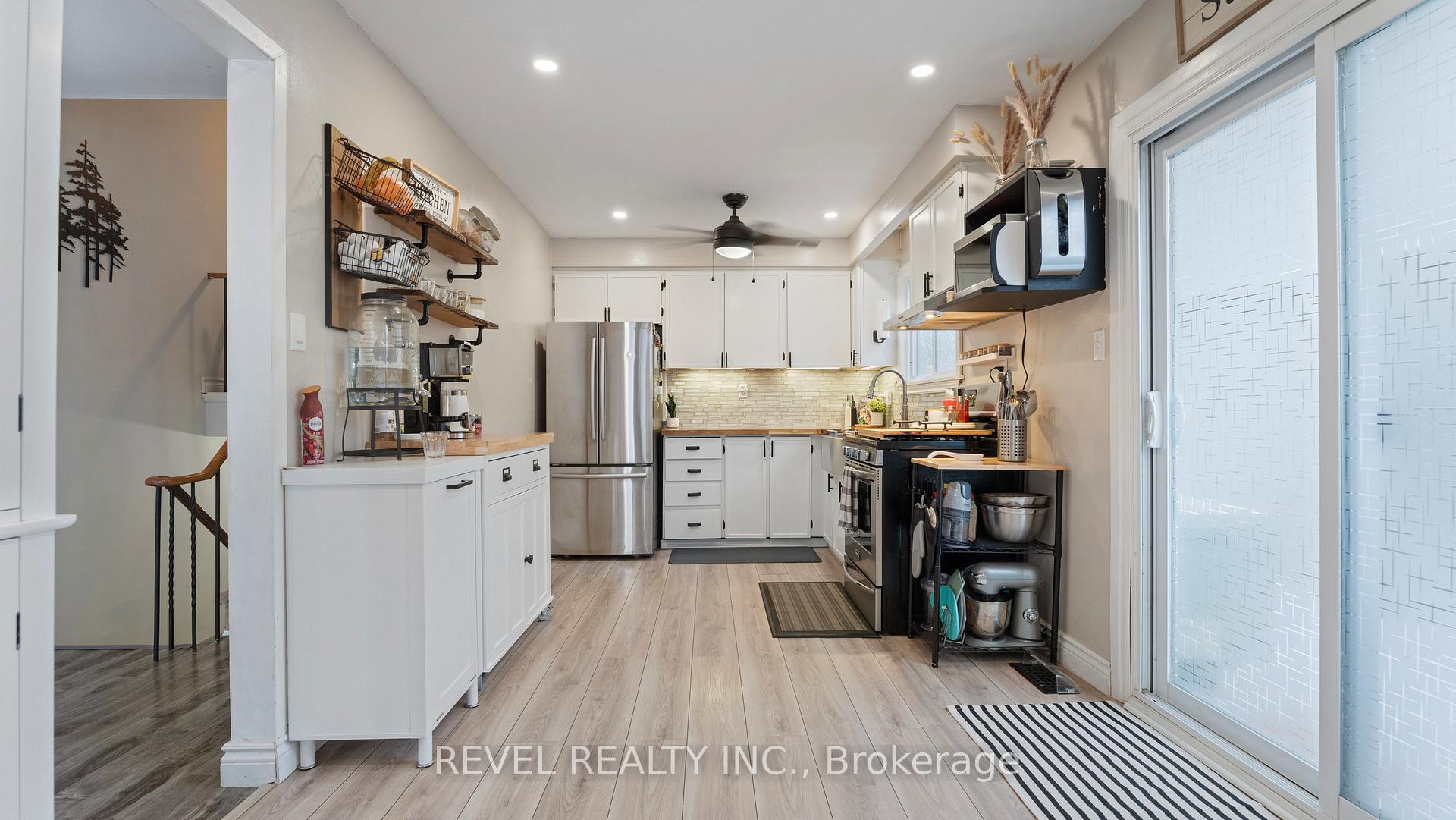 Photo 3 of 20 Columbine Crescent, Brant, Paris — HOMEH