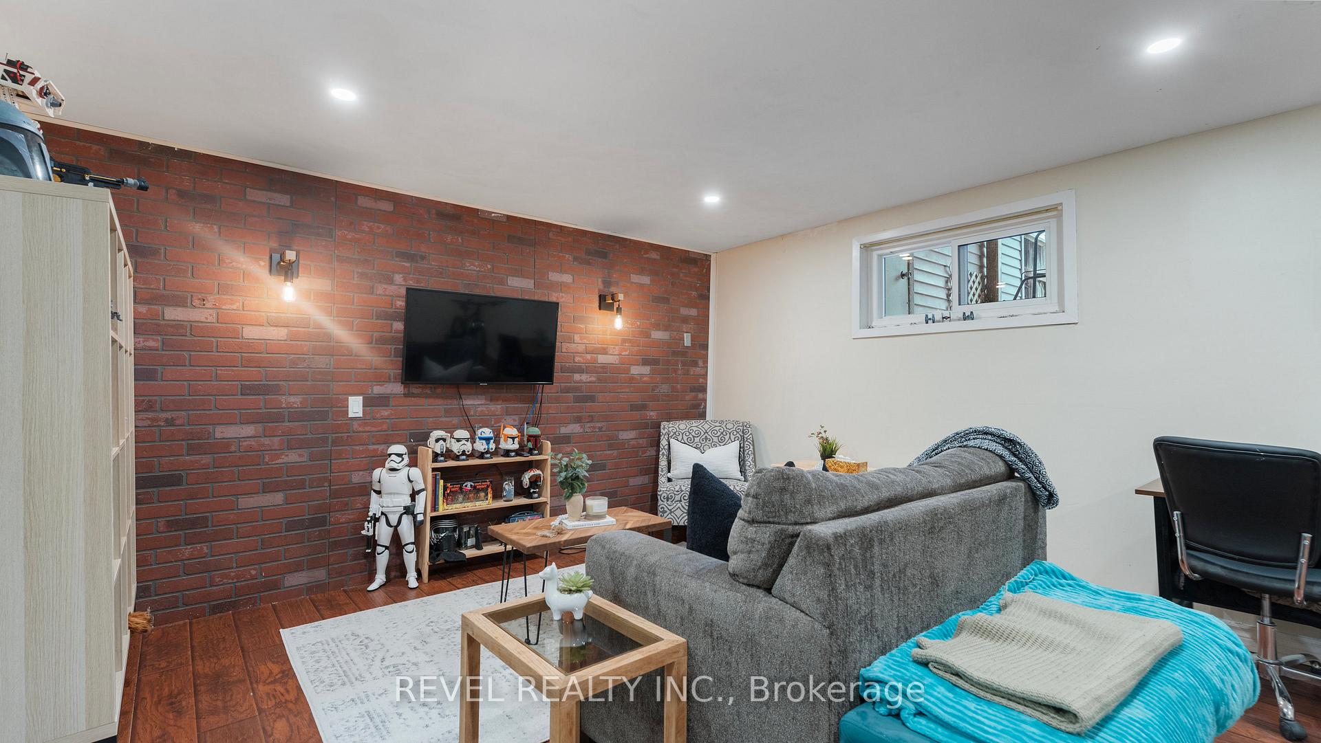 Photo 23 of 20 Columbine Crescent, Brant, Paris — HOMEH