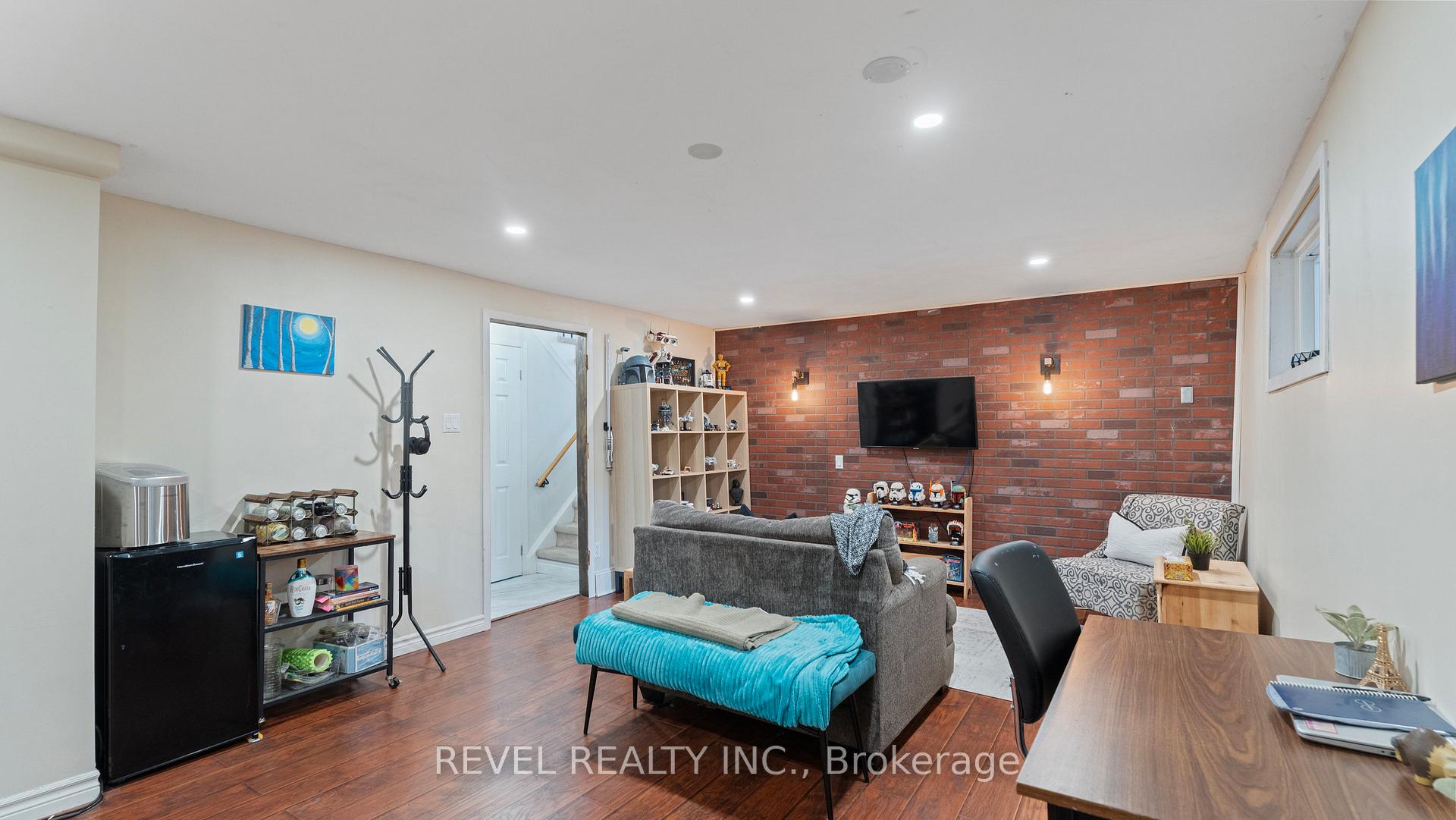 Photo 26 of 20 Columbine Crescent, Brant, Paris — HOMEH