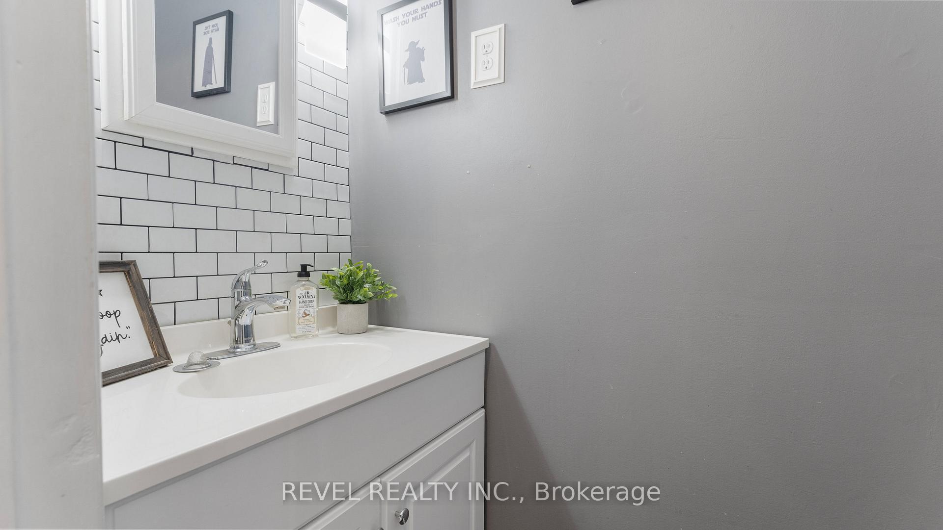 Photo 24 of 20 Columbine Crescent, Brant, Paris — HOMEH