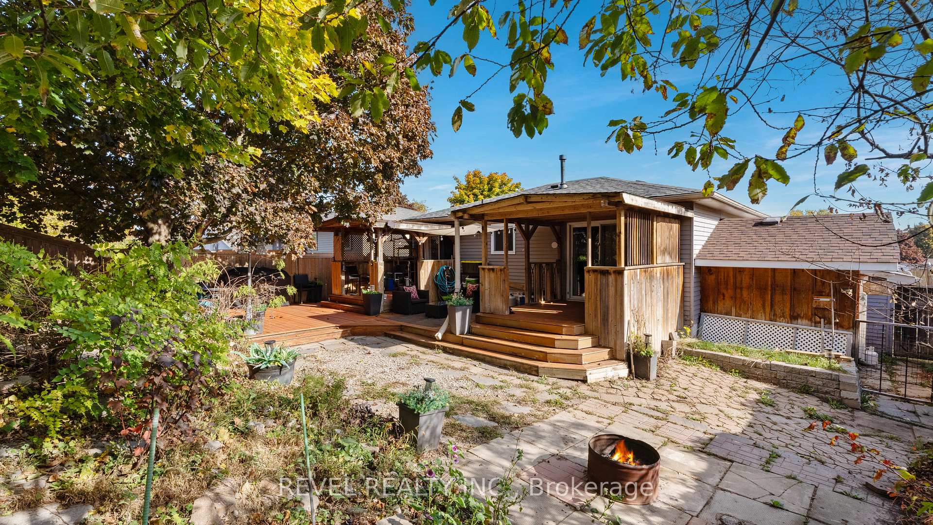 Photo 32 of 20 Columbine Crescent, Brant, Paris — HOMEH