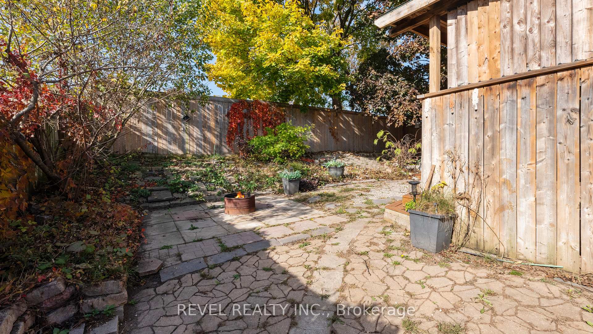 Photo 34 of 20 Columbine Crescent, Brant, Paris — HOMEH