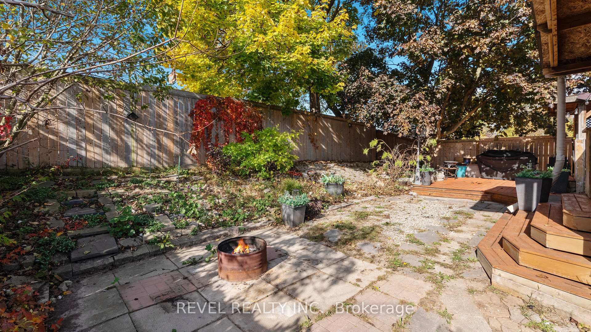 Photo 33 of 20 Columbine Crescent, Brant, Paris — HOMEH