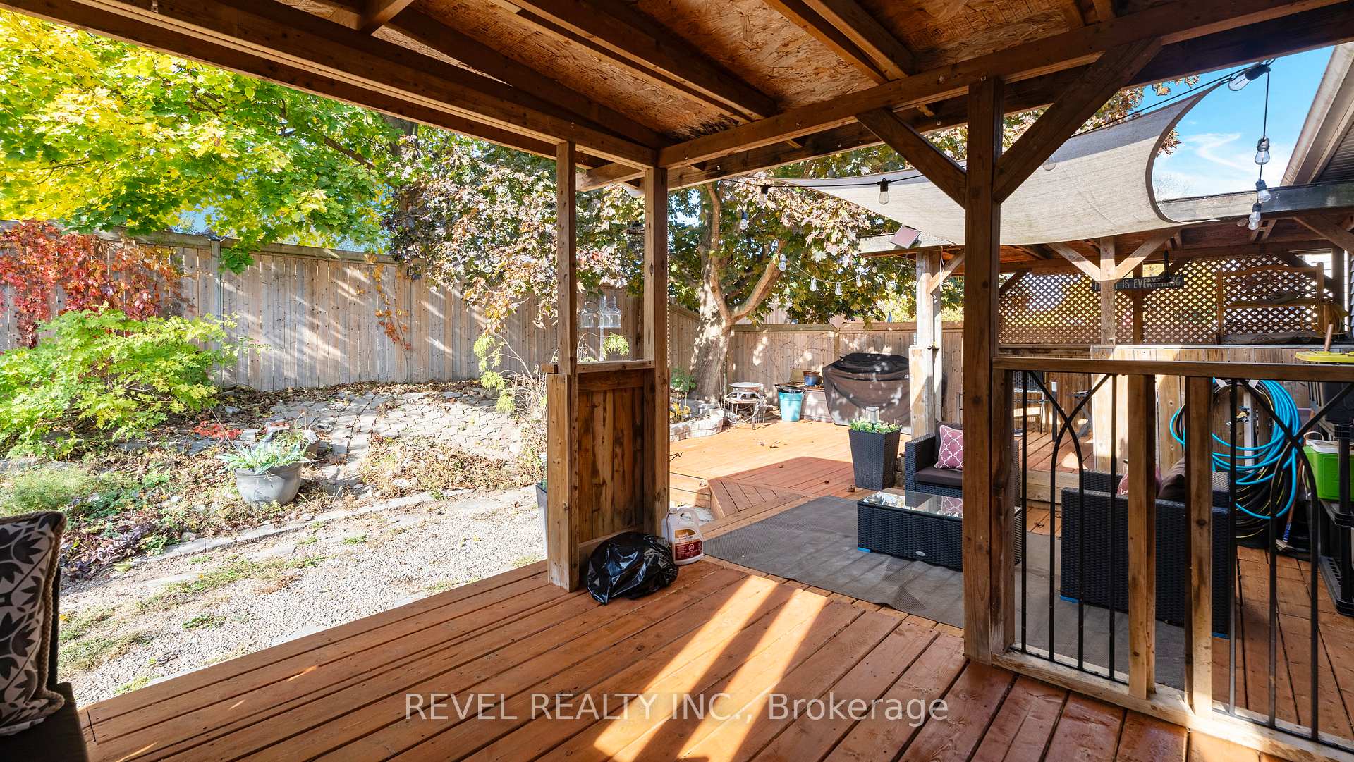 Photo 35 of 20 Columbine Crescent, Brant, Paris — HOMEH