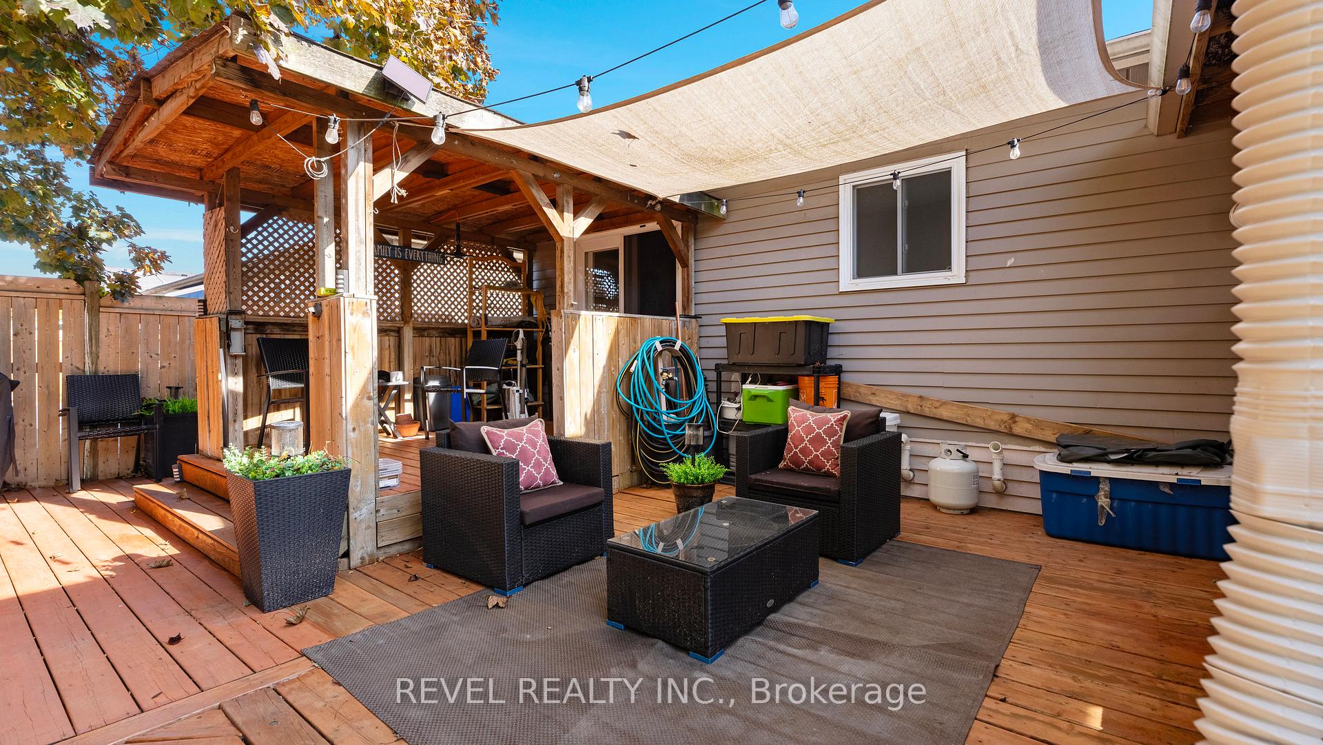 Photo 36 of 20 Columbine Crescent, Brant, Paris — HOMEH