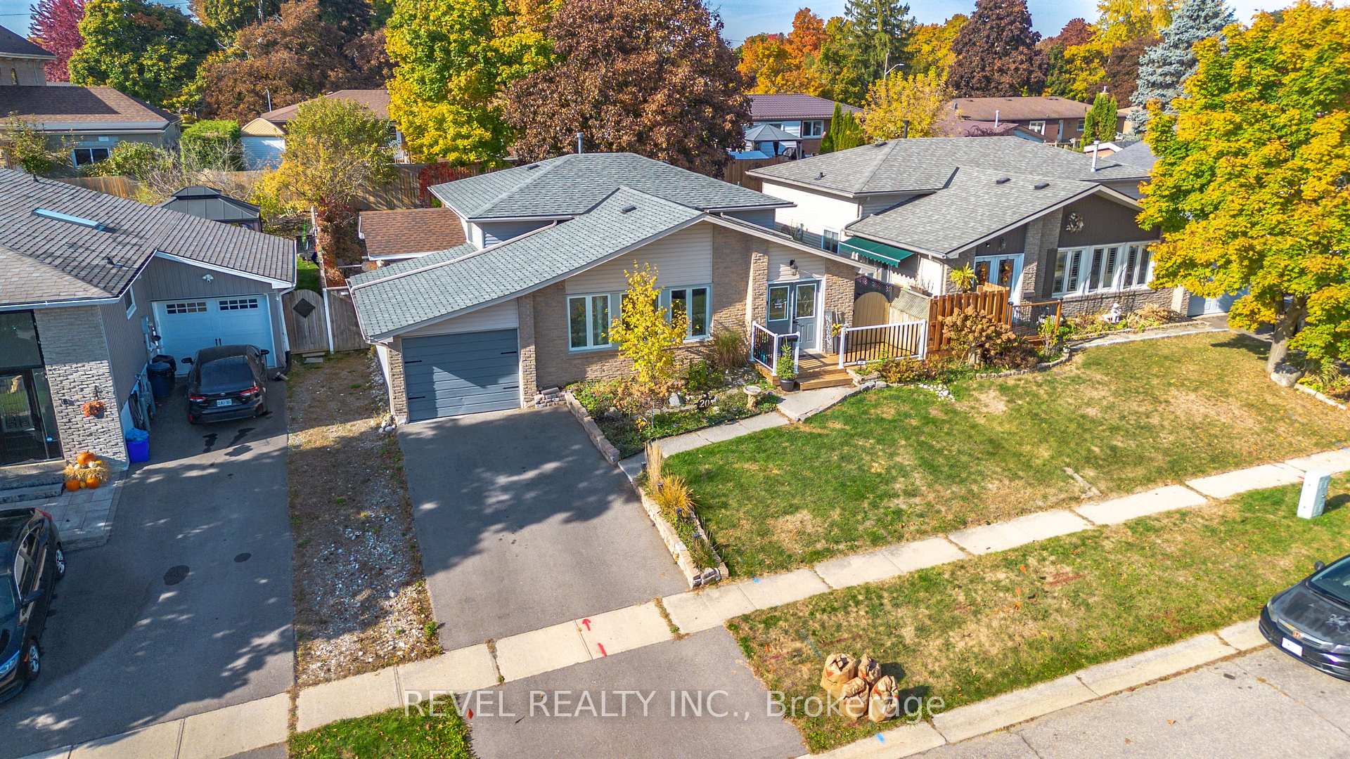 Photo 40 of 20 Columbine Crescent, Brant, Paris — HOMEH