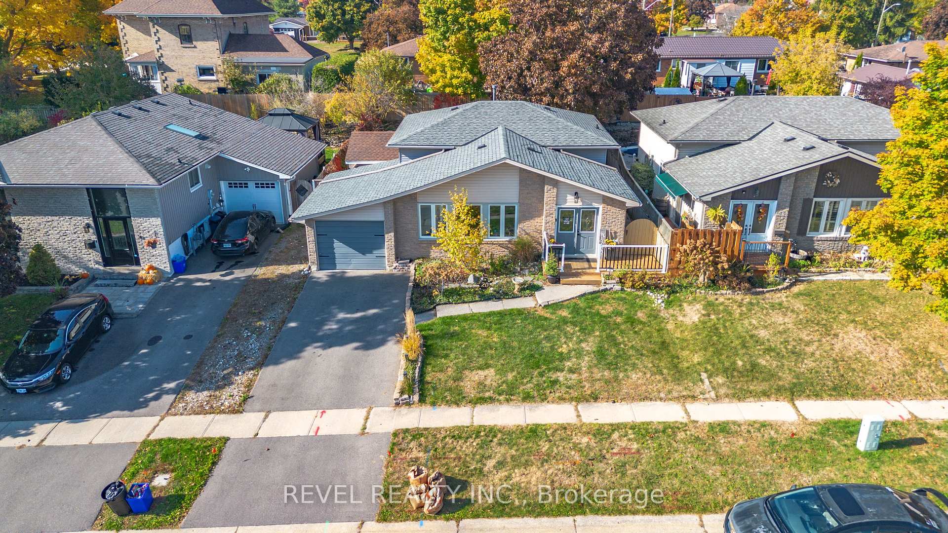 Photo 43 of 20 Columbine Crescent, Brant, Paris — HOMEH