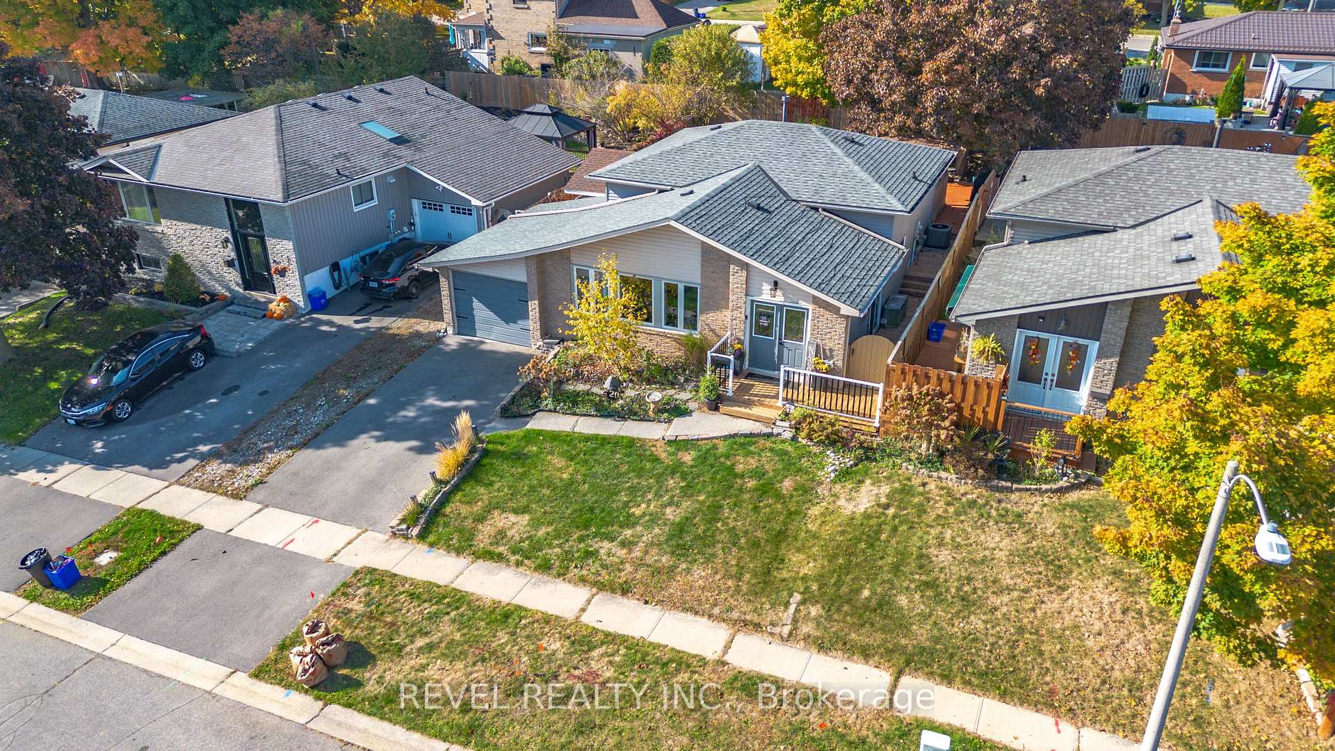 Photo 41 of 20 Columbine Crescent, Brant, Paris — HOMEH