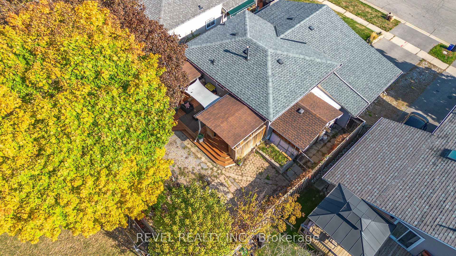Photo 49 of 20 Columbine Crescent, Brant, Paris — HOMEH