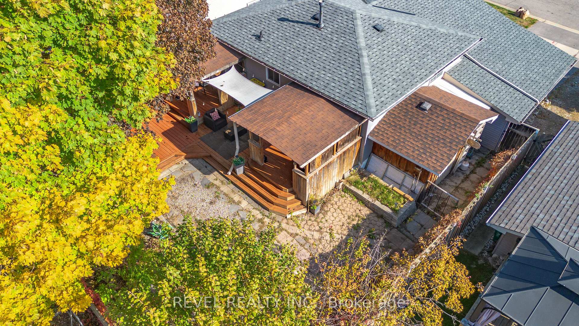 Photo 45 of 20 Columbine Crescent, Brant, Paris — HOMEH
