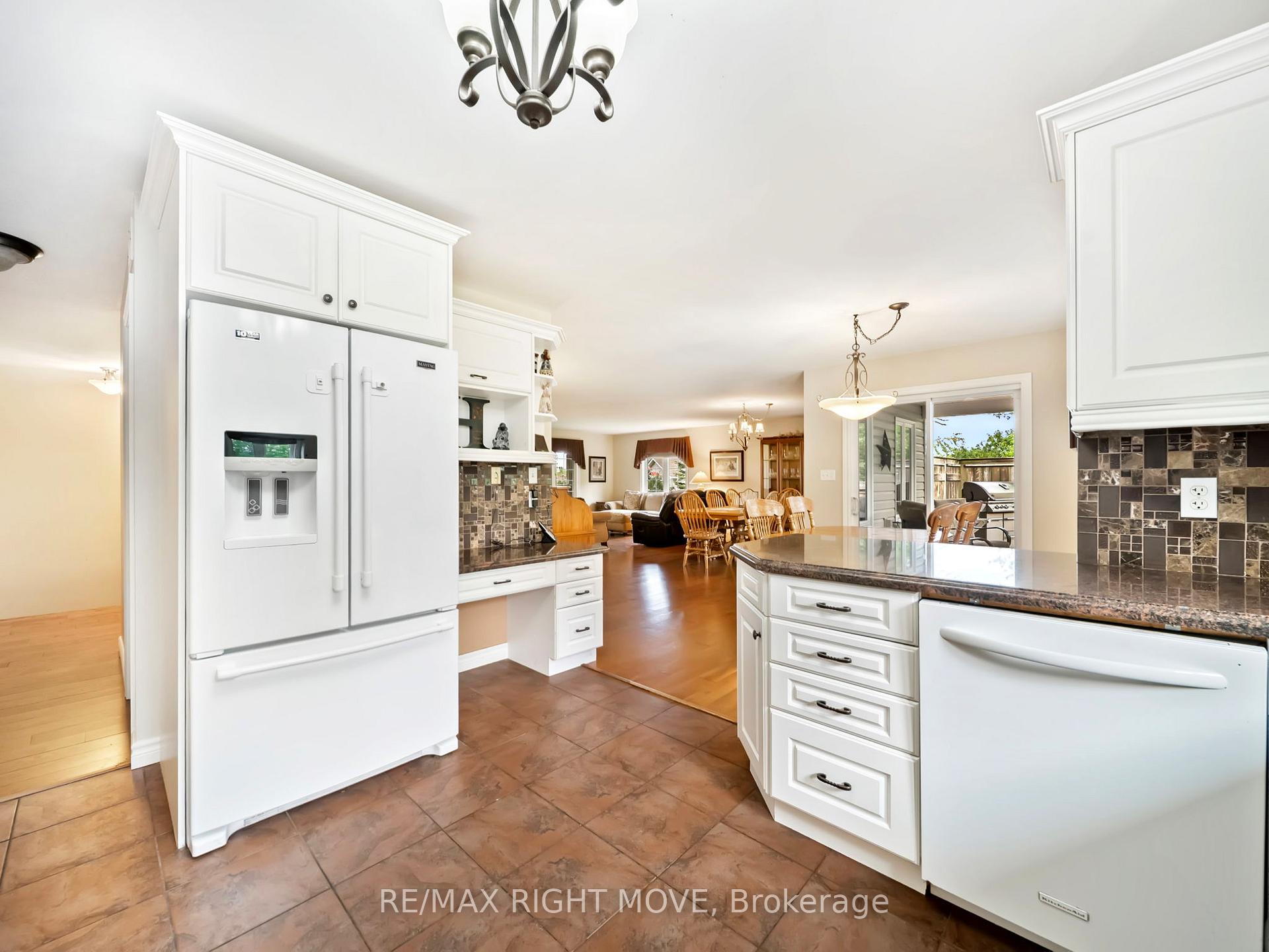 Photo 7 of 4672 Zachary Crescent, Ramara, Atherley — HOMEH