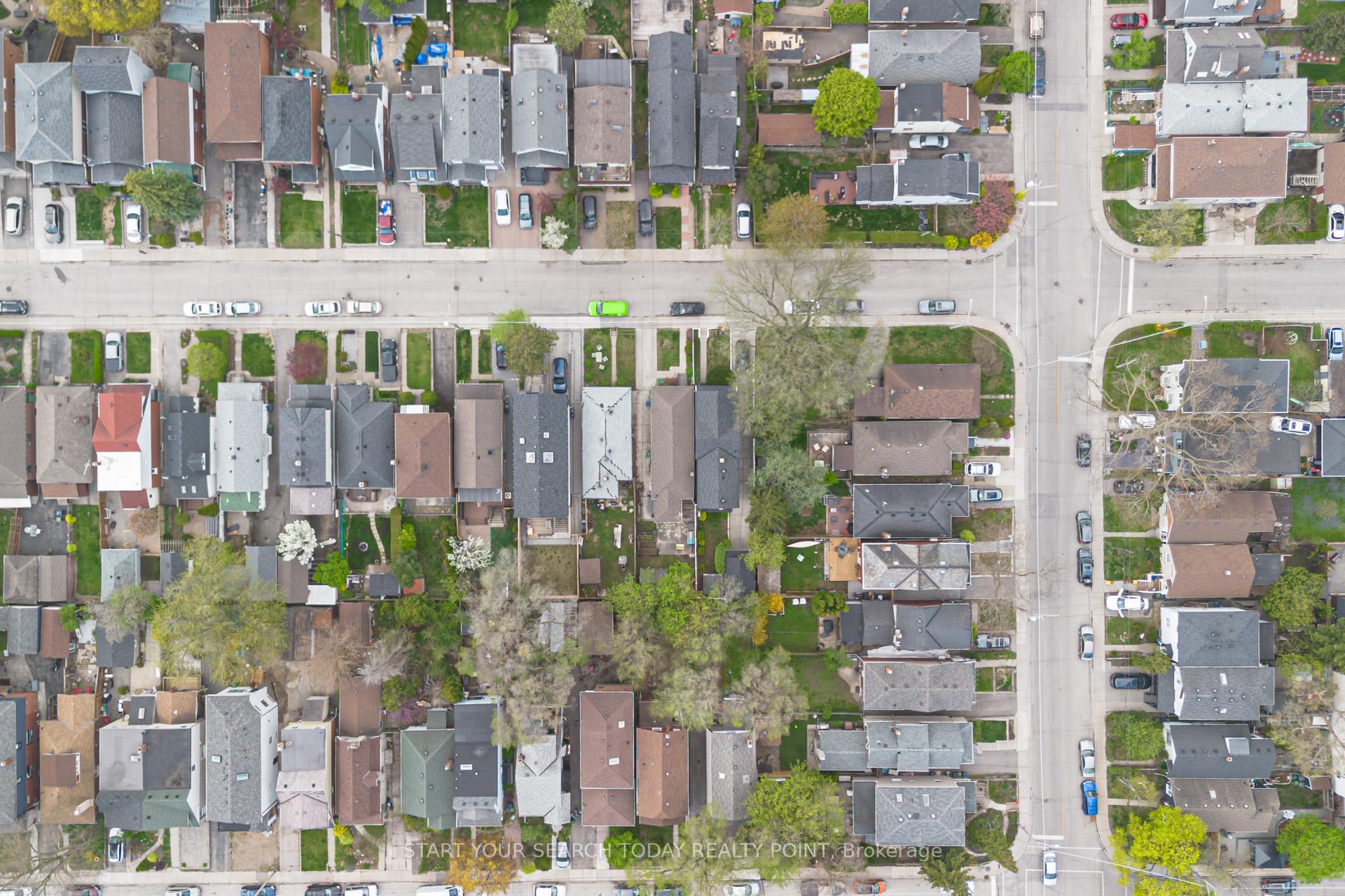 Photo 32 of 25 Epsom Avenue, Toronto, Woodbine-Lumsden — HOMEH