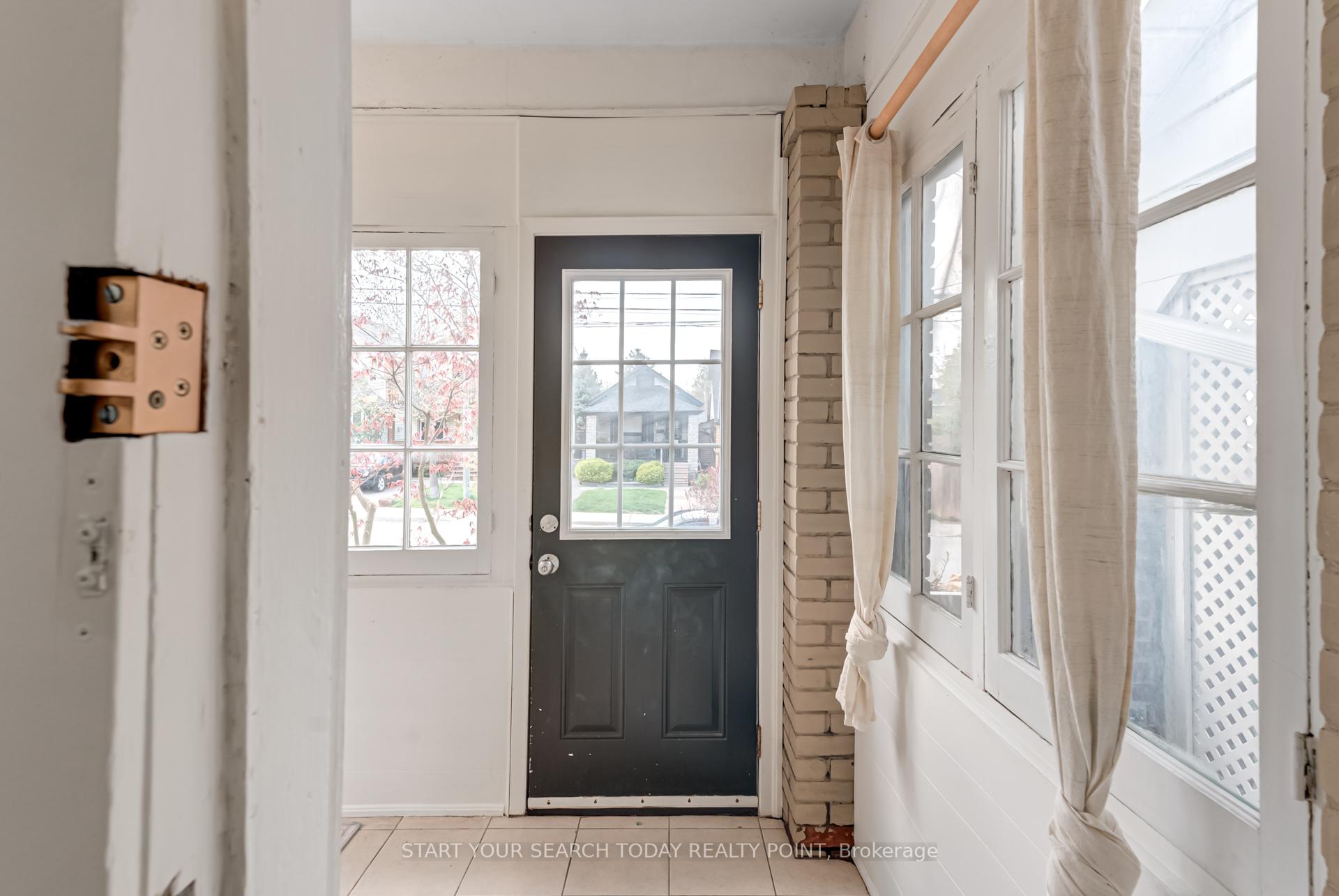 Photo 3 of 25 Epsom Avenue, Toronto, Woodbine-Lumsden — HOMEH