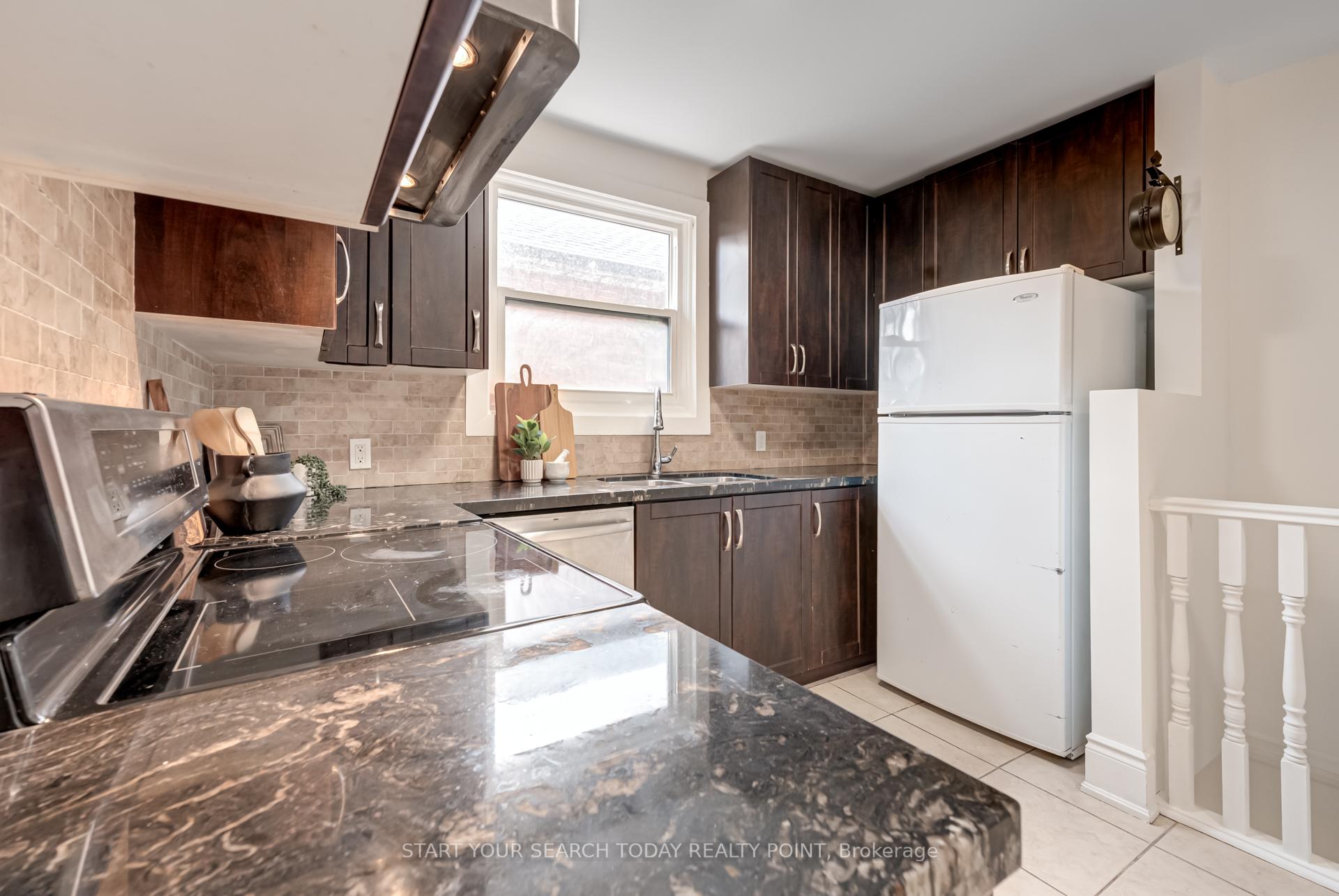 Photo 30 of 25 Epsom Avenue, Toronto, Woodbine-Lumsden — HOMEH
