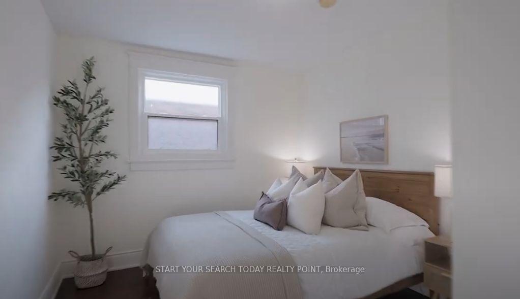 Photo 8 of 25 Epsom Avenue, Toronto, Woodbine-Lumsden — HOMEH
