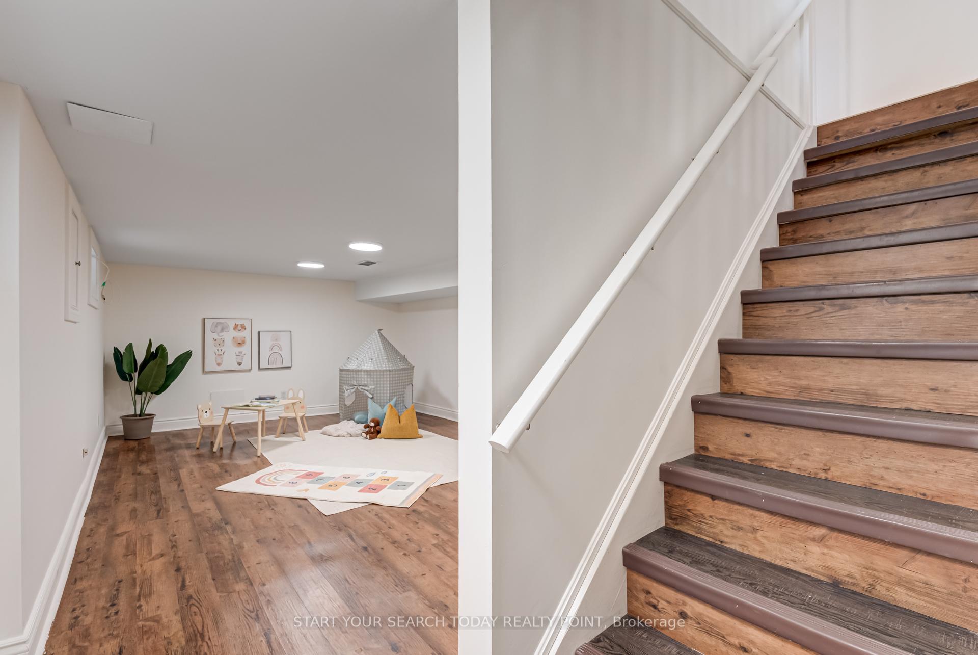 Photo 18 of 25 Epsom Avenue, Toronto, Woodbine-Lumsden — HOMEH