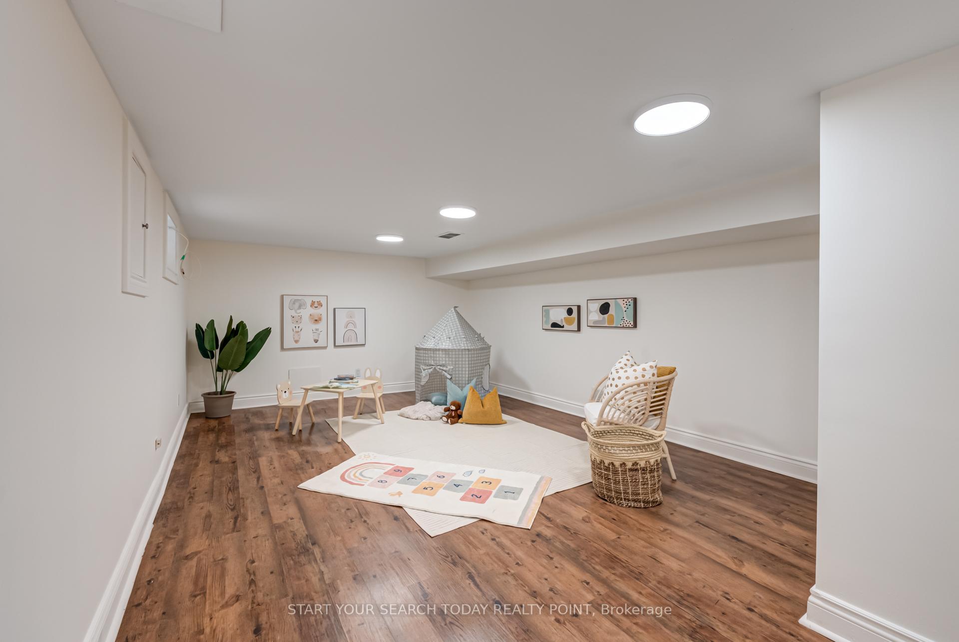 Photo 16 of 25 Epsom Avenue, Toronto, Woodbine-Lumsden — HOMEH
