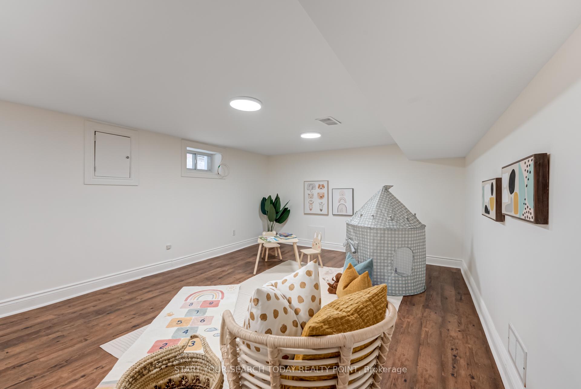 Photo 19 of 25 Epsom Avenue, Toronto, Woodbine-Lumsden — HOMEH