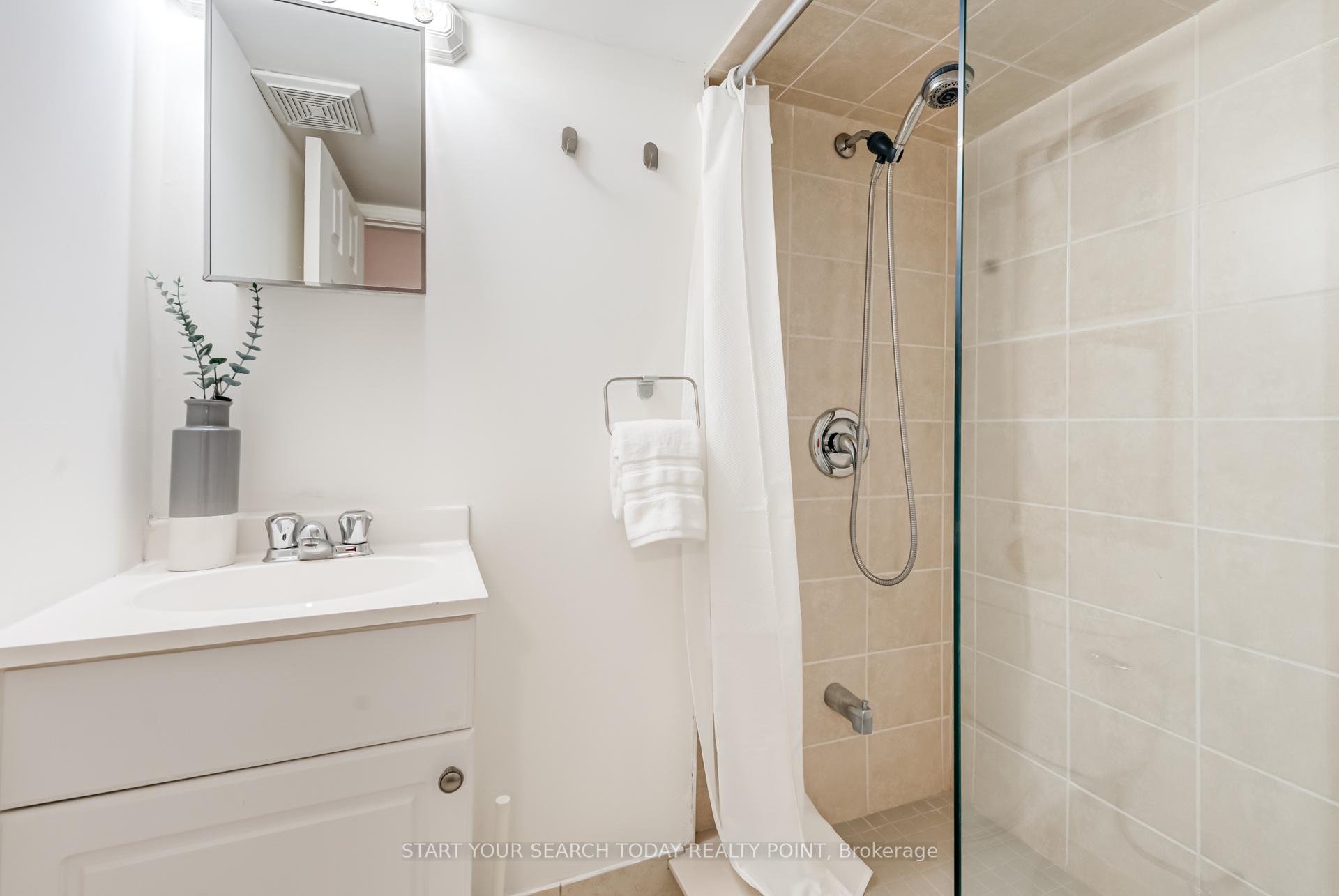 Photo 14 of 25 Epsom Avenue, Toronto, Woodbine-Lumsden — HOMEH
