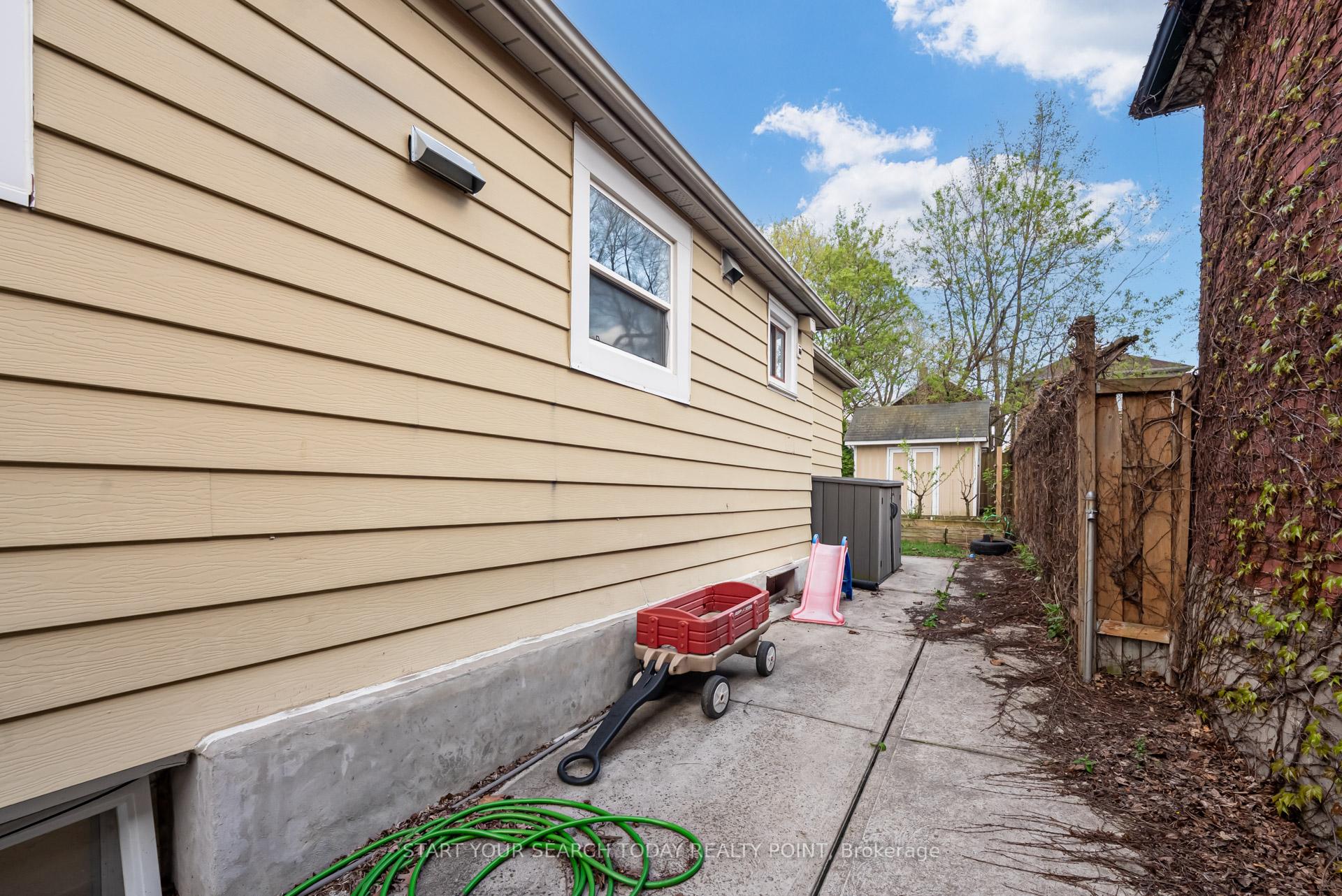 Photo 22 of 25 Epsom Avenue, Toronto, Woodbine-Lumsden — HOMEH