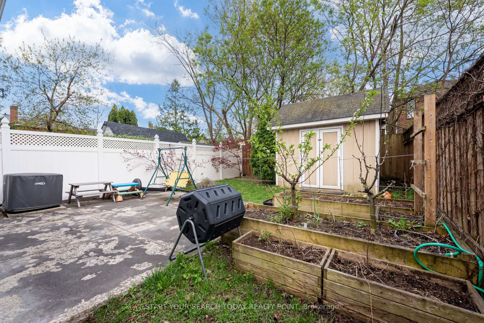 Photo 28 of 25 Epsom Avenue, Toronto, Woodbine-Lumsden — HOMEH