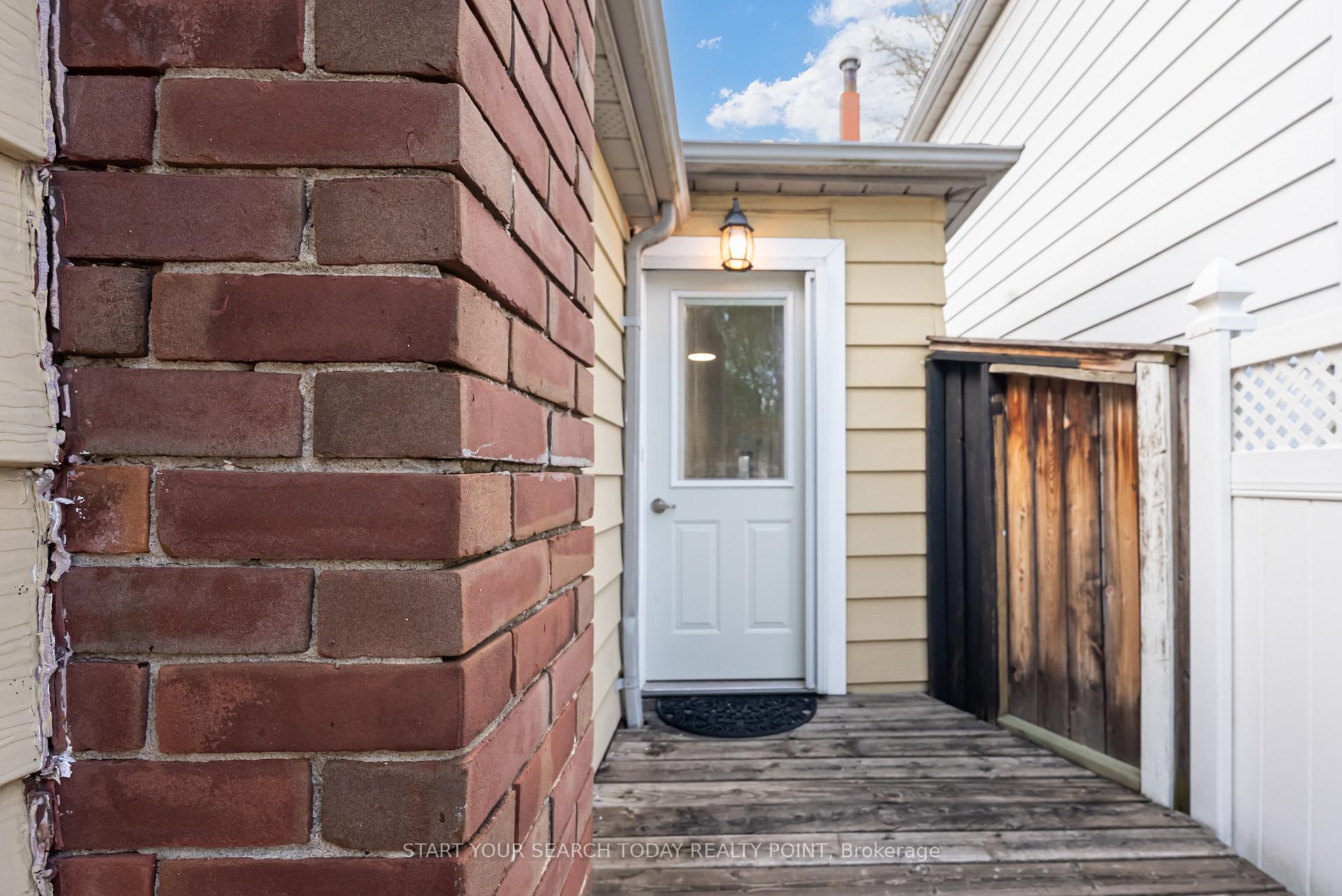 Photo 27 of 25 Epsom Avenue, Toronto, Woodbine-Lumsden — HOMEH