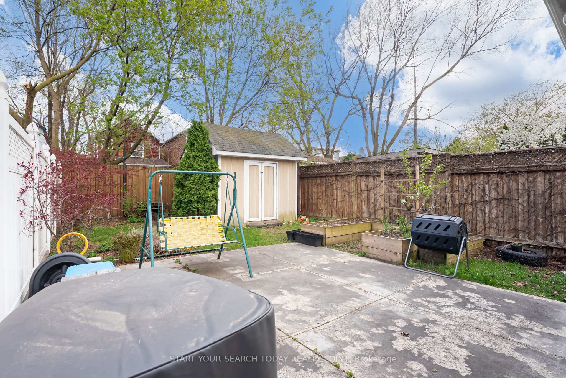 Photo 21 of 25 Epsom Avenue, Toronto, Woodbine-Lumsden — HOMEH