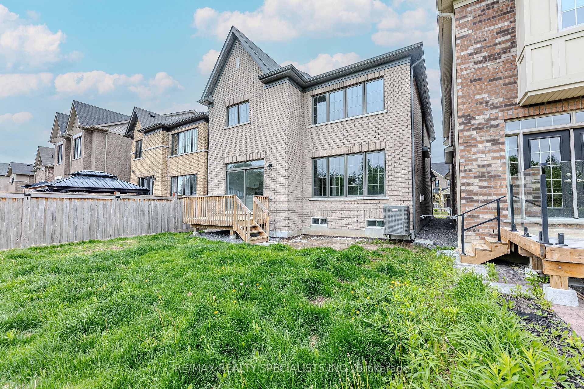 Photo 17 of 23 Bremner Street W, Whitby, Rolling Acres — HOMEH