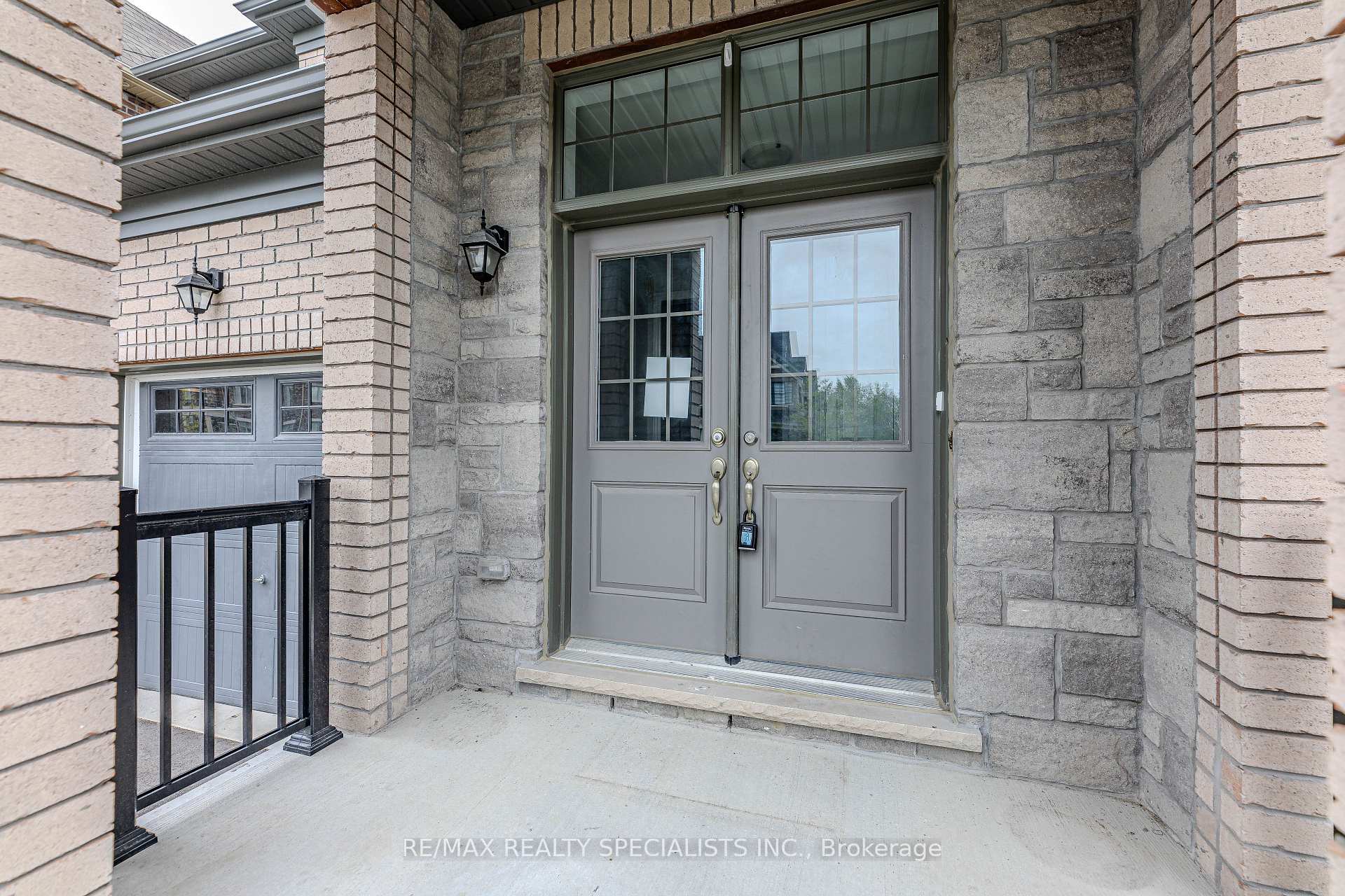 Photo 6 of 23 Bremner Street W, Whitby, Rolling Acres — HOMEH