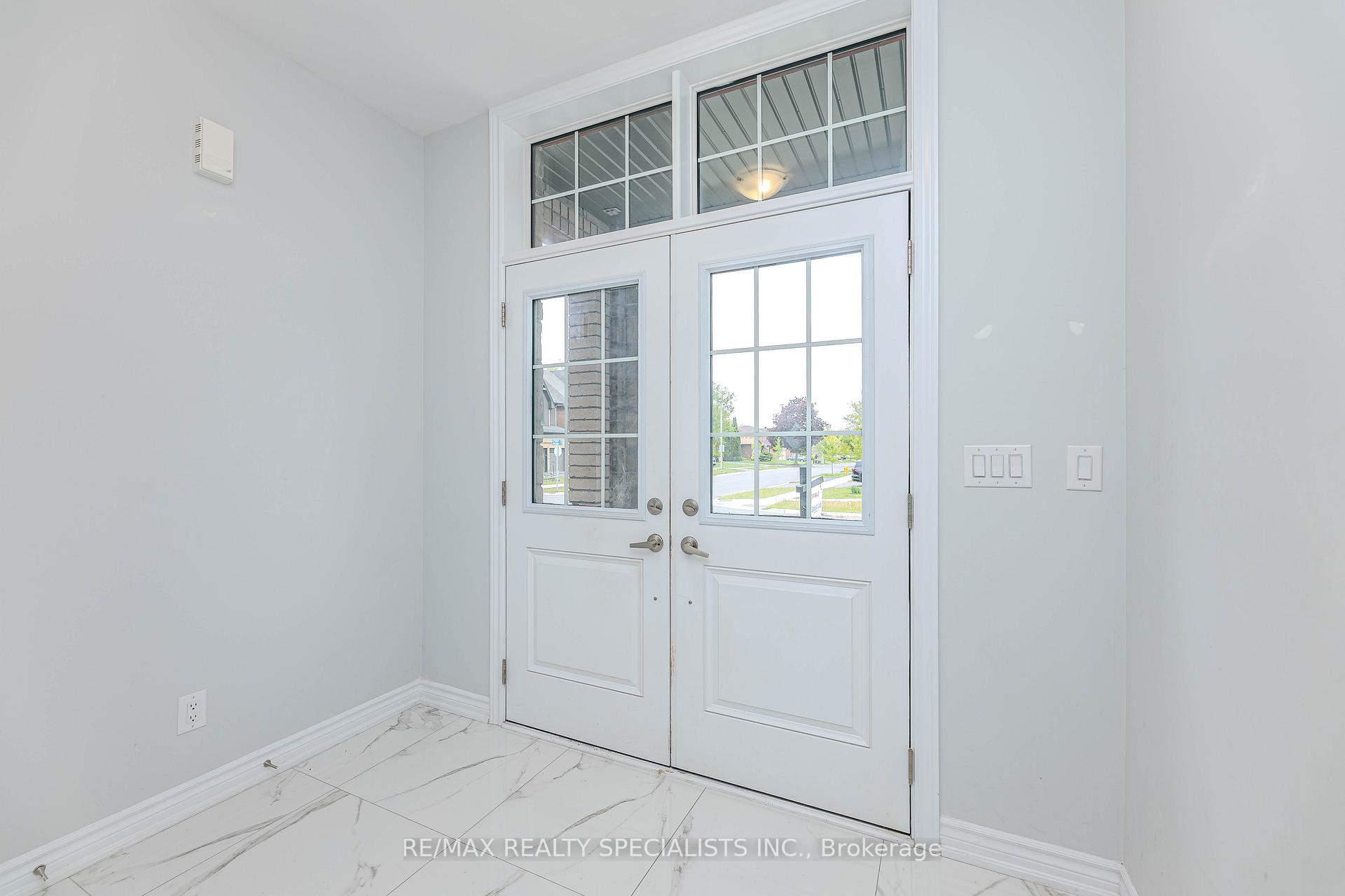 Photo 8 of 23 Bremner Street W, Whitby, Rolling Acres — HOMEH