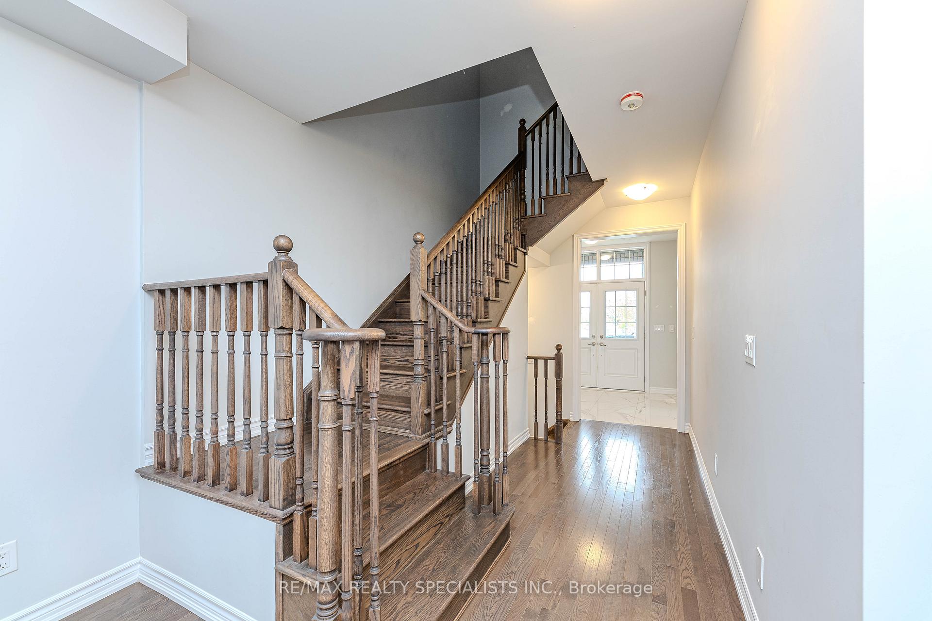 Photo 7 of 23 Bremner Street W, Whitby, Rolling Acres — HOMEH