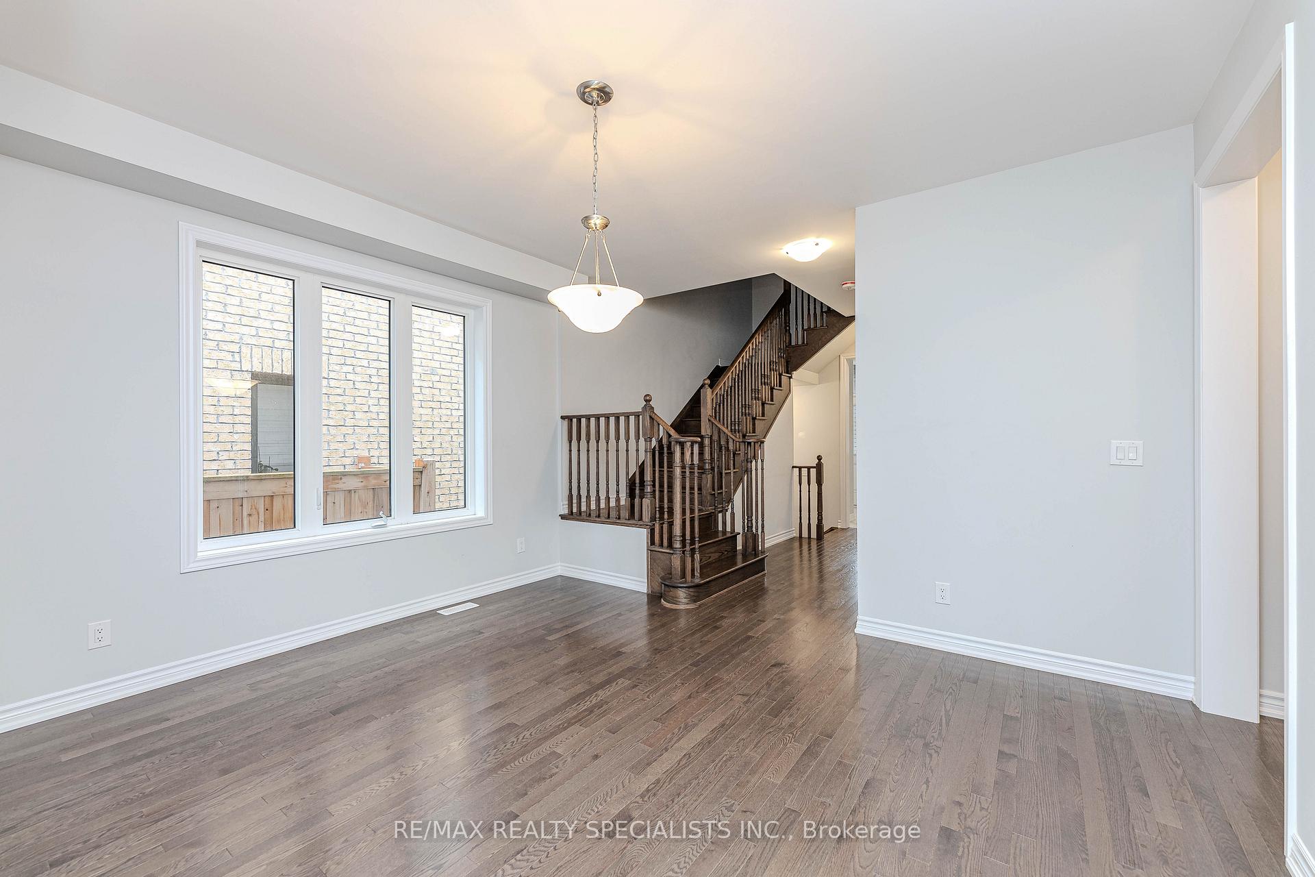 Photo 5 of 23 Bremner Street W, Whitby, Rolling Acres — HOMEH