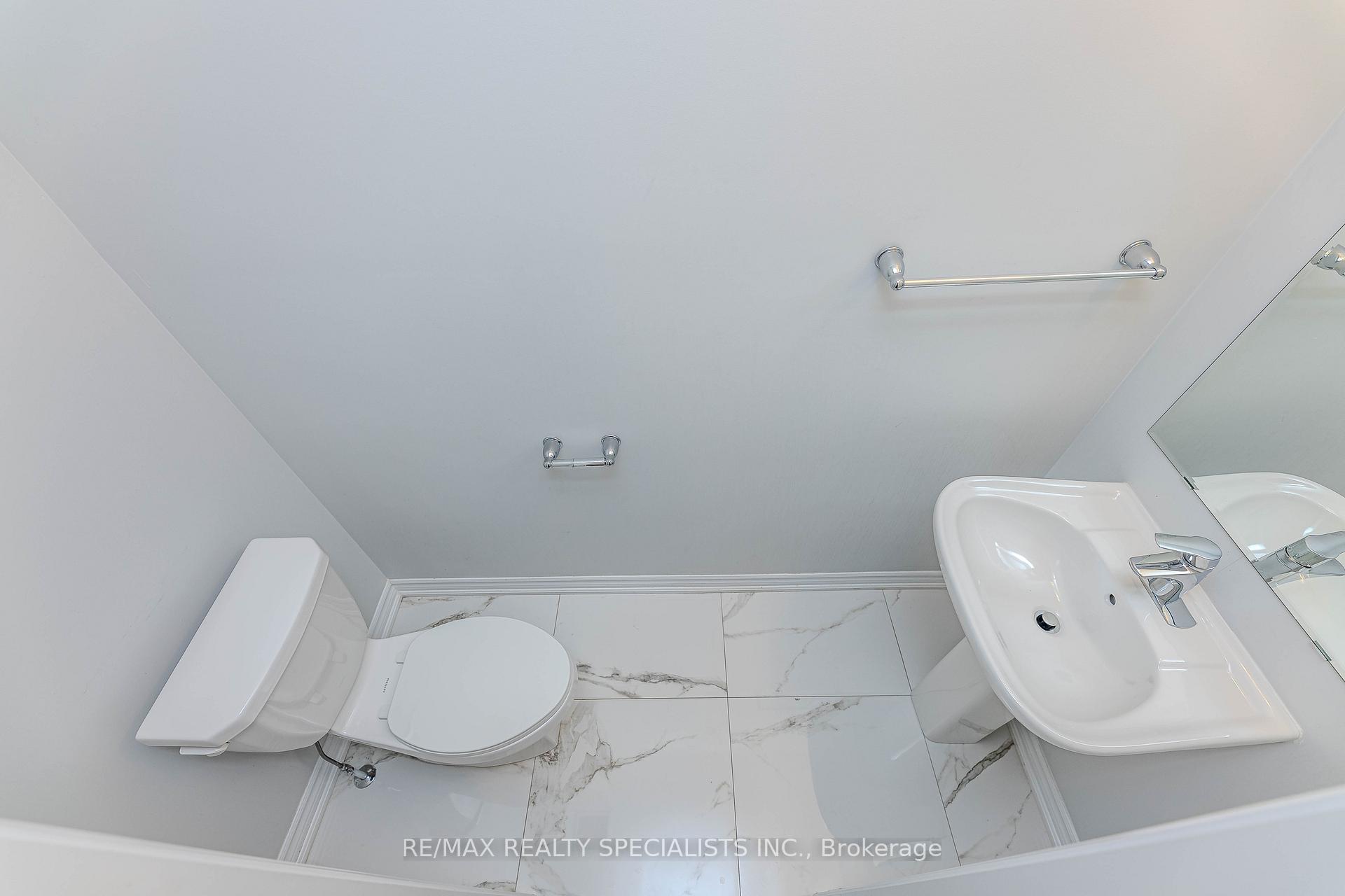 Photo 16 of 23 Bremner Street W, Whitby, Rolling Acres — HOMEH