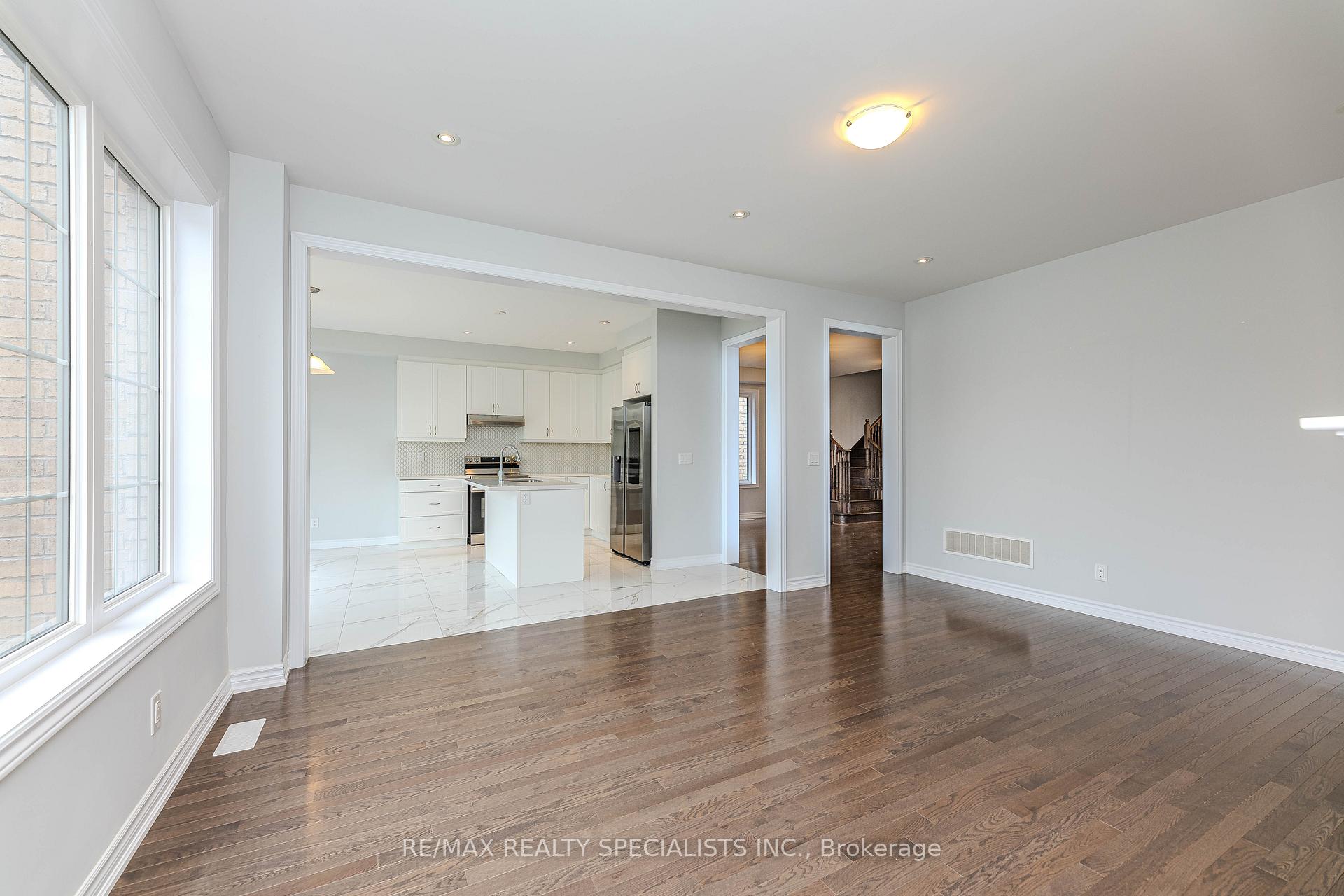 Photo 14 of 23 Bremner Street W, Whitby, Rolling Acres — HOMEH