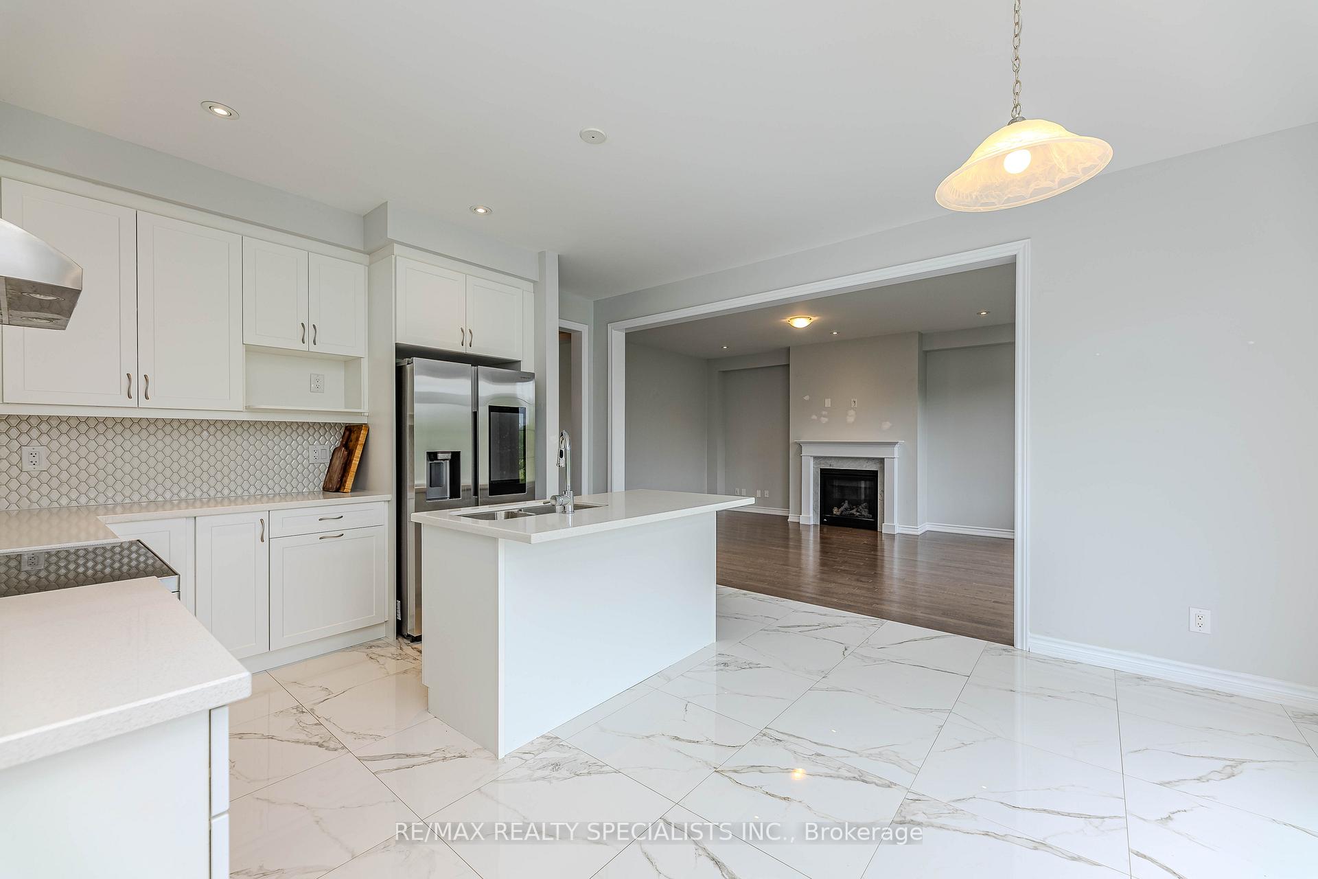 Photo 3 of 23 Bremner Street W, Whitby, Rolling Acres — HOMEH