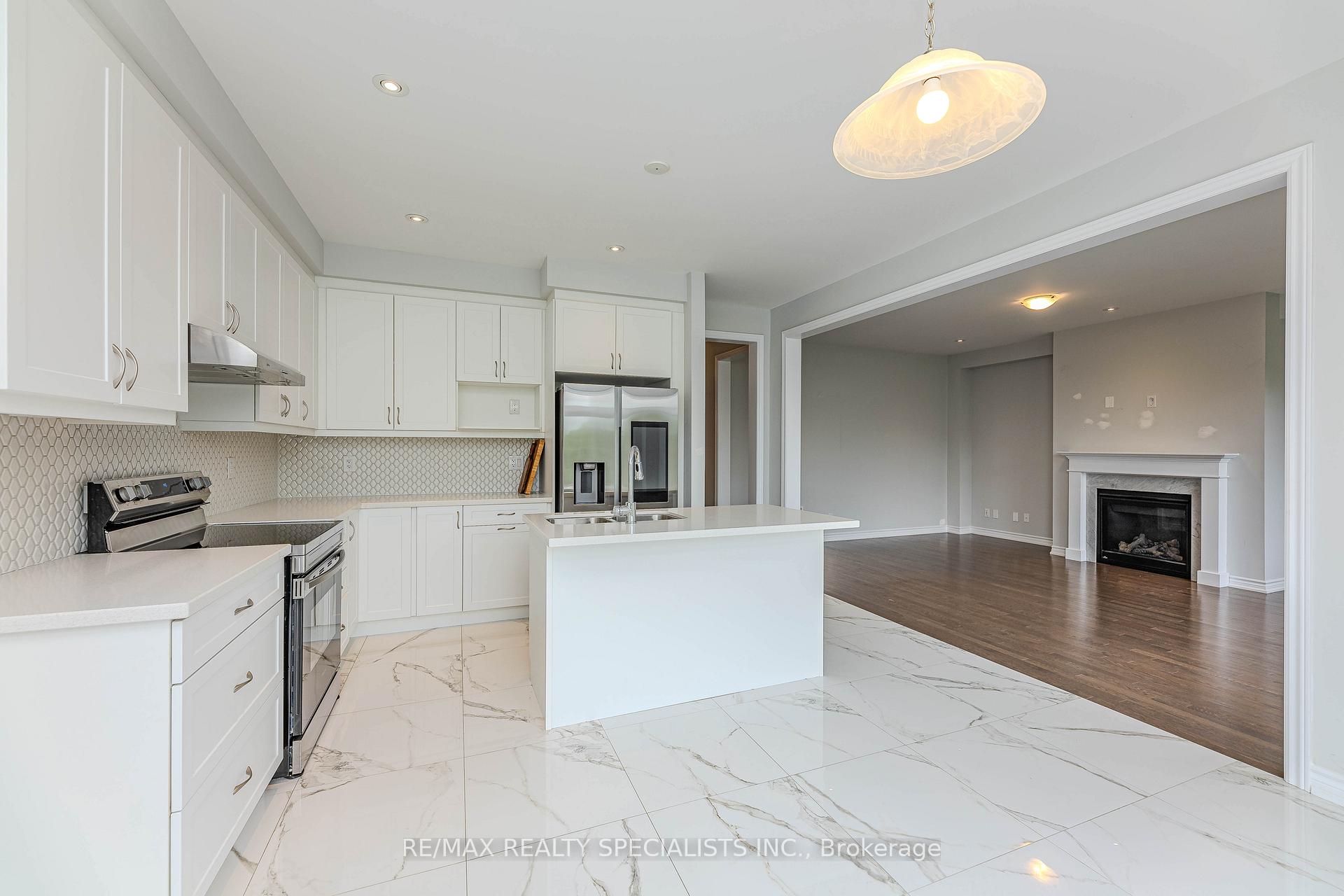 Photo 20 of 23 Bremner Street W, Whitby, Rolling Acres — HOMEH
