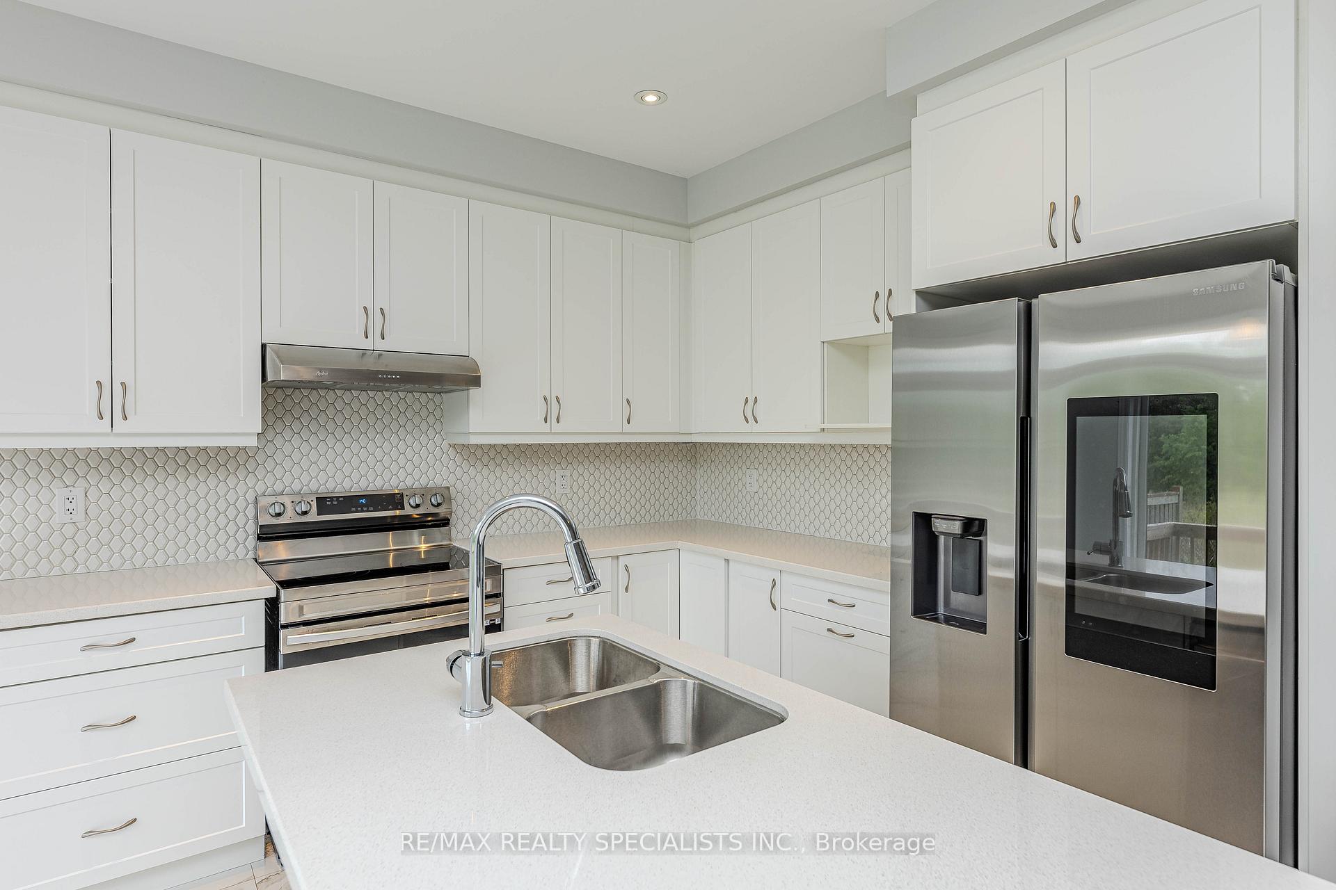 Photo 25 of 23 Bremner Street W, Whitby, Rolling Acres — HOMEH