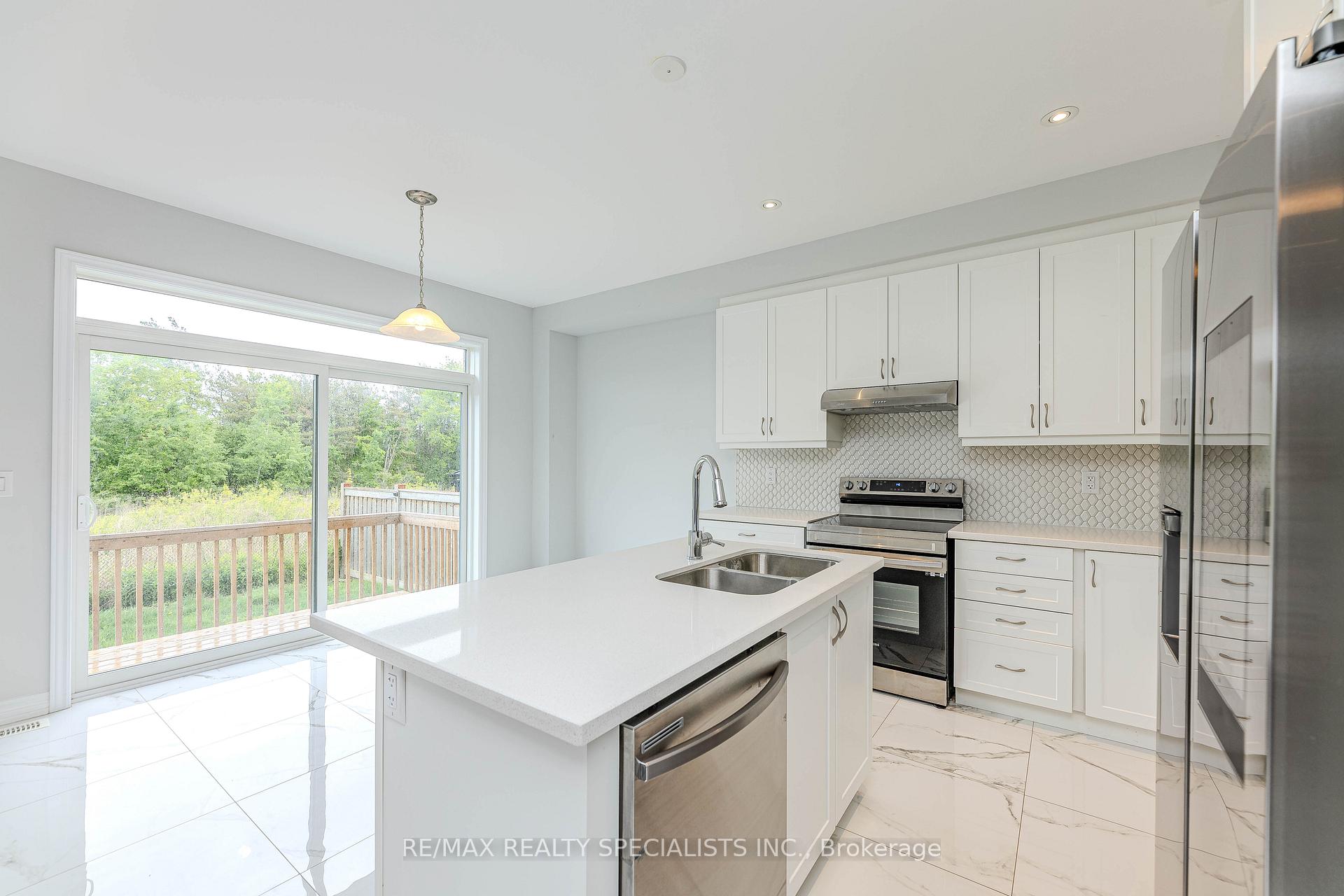 Photo 21 of 23 Bremner Street W, Whitby, Rolling Acres — HOMEH