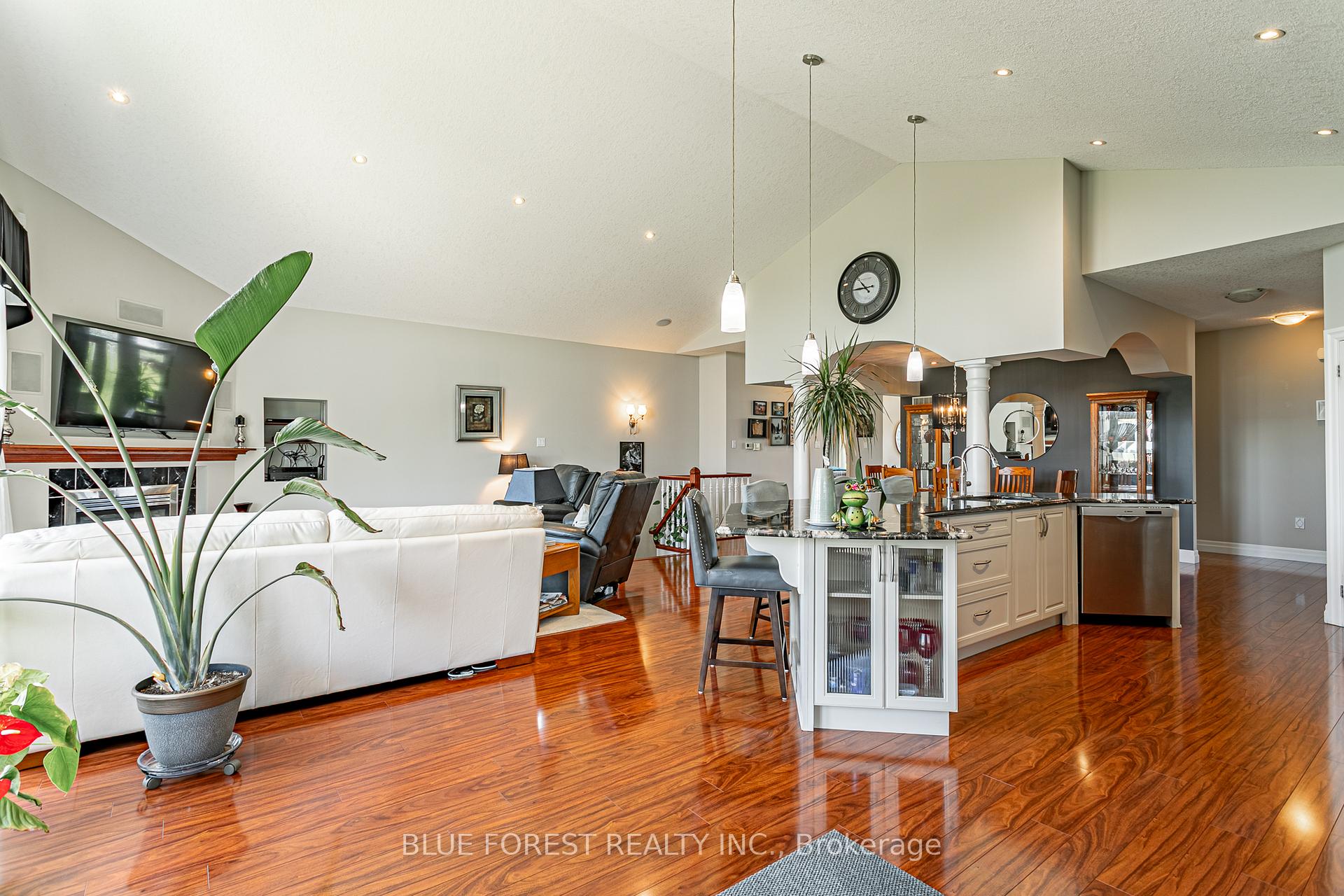 Photo 10 of 10938 Rogers Road, Malahide, Rural Malahide — HOMEH