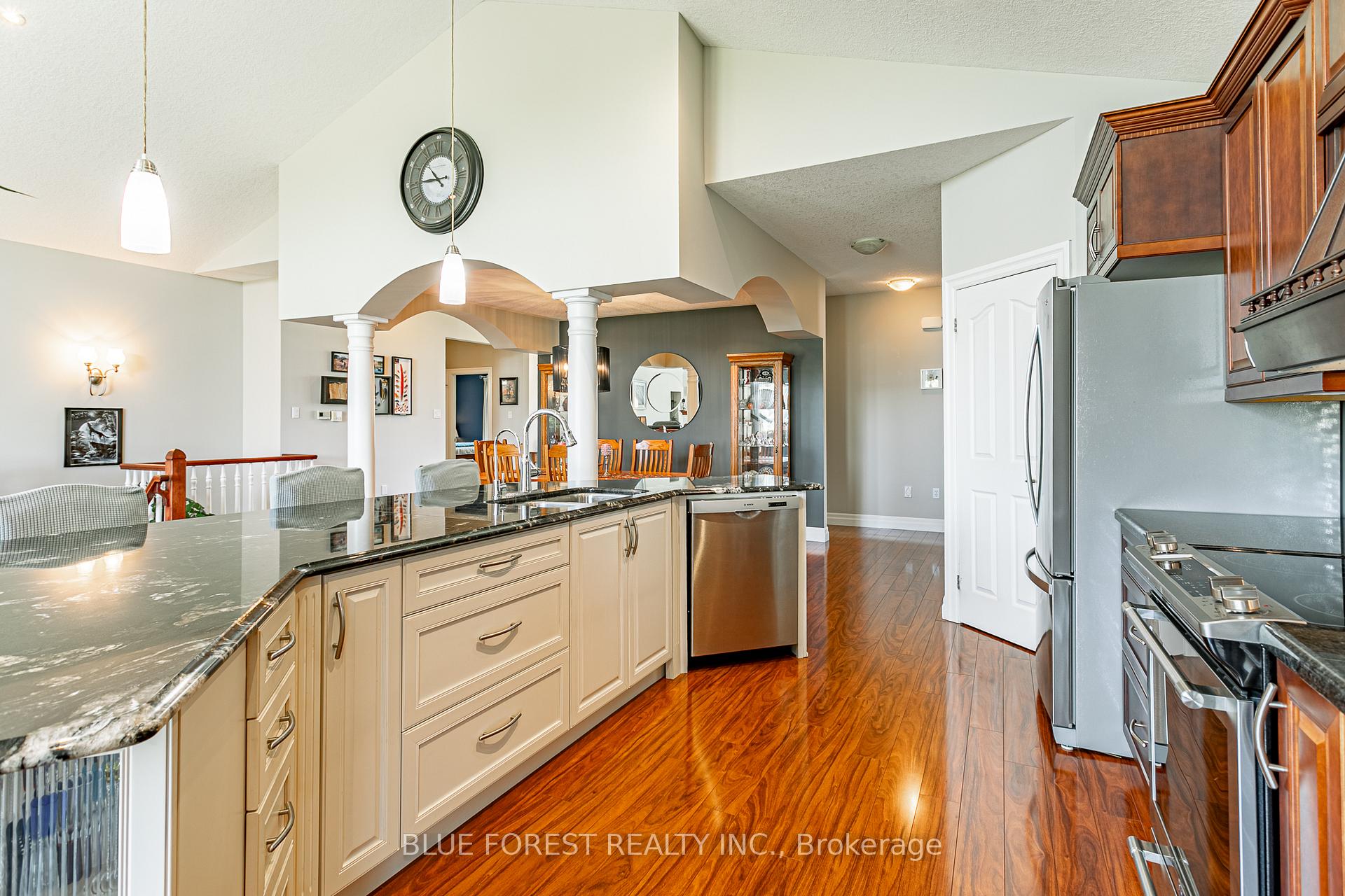 Photo 13 of 10938 Rogers Road, Malahide, Rural Malahide — HOMEH